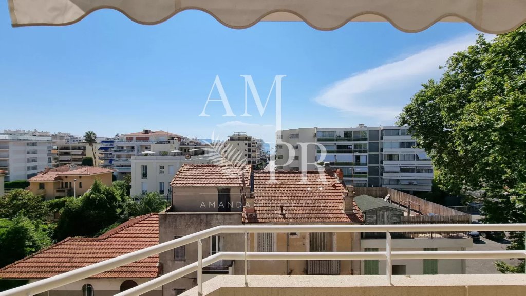 Apartment for sale in Cannes — 4-room apartment - Sea view - Palm Beach Cannes