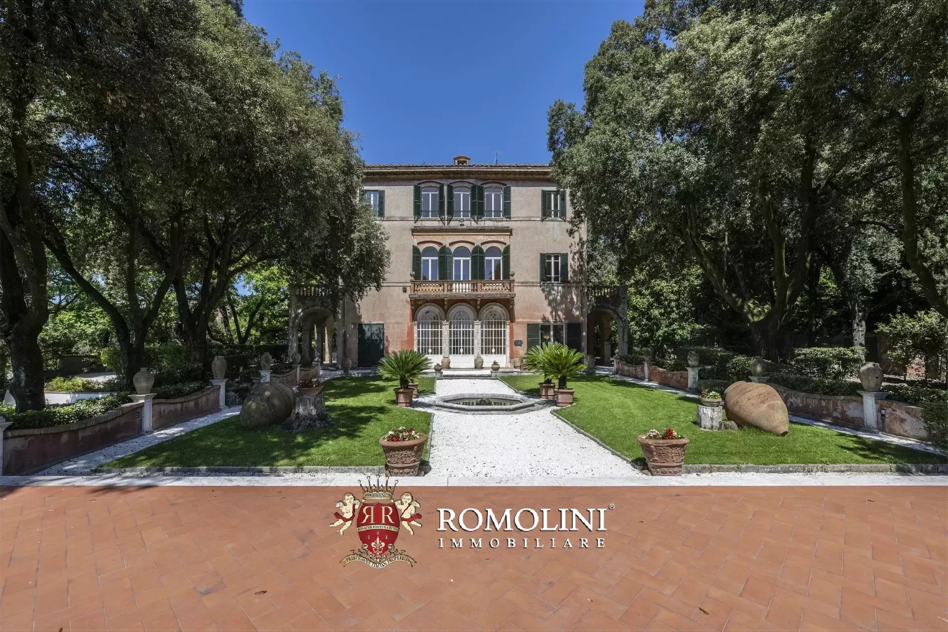 8 Bedroom Villa/Townhouse's Image 15