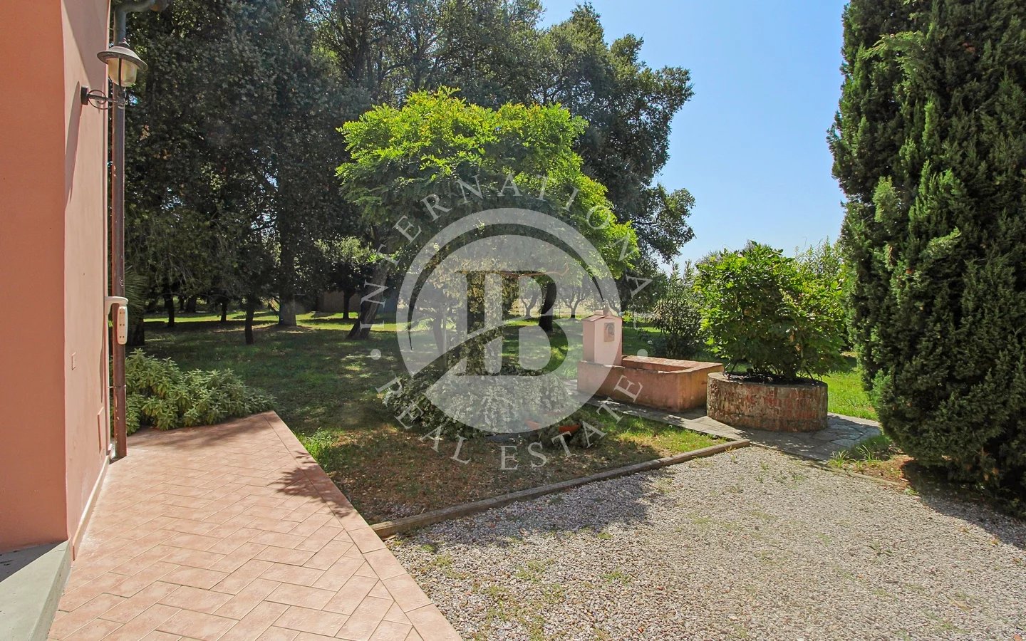 Villa in Mezzana - Image 5