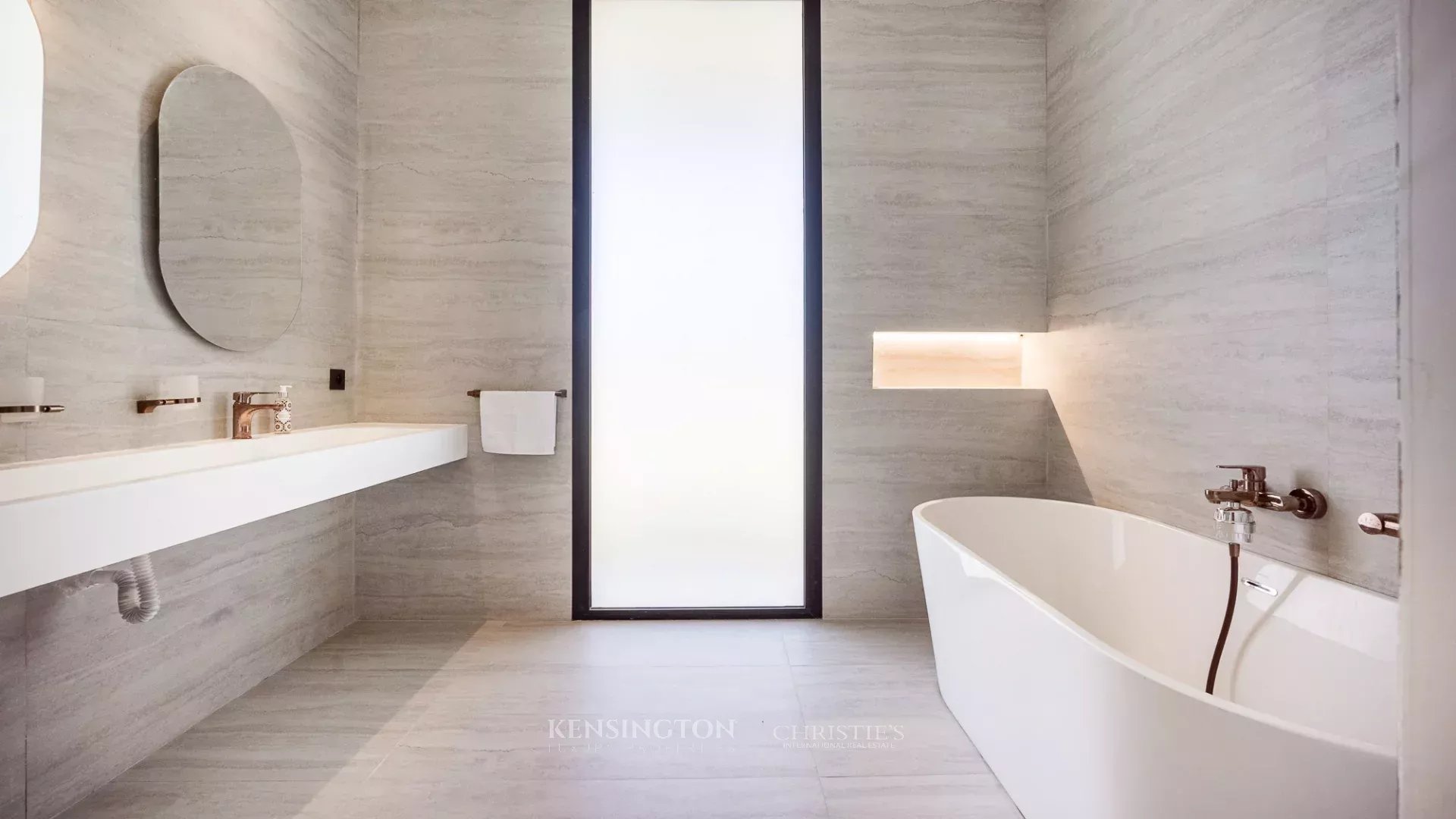 6 Bedroom Villa/Townhouse's Image 23