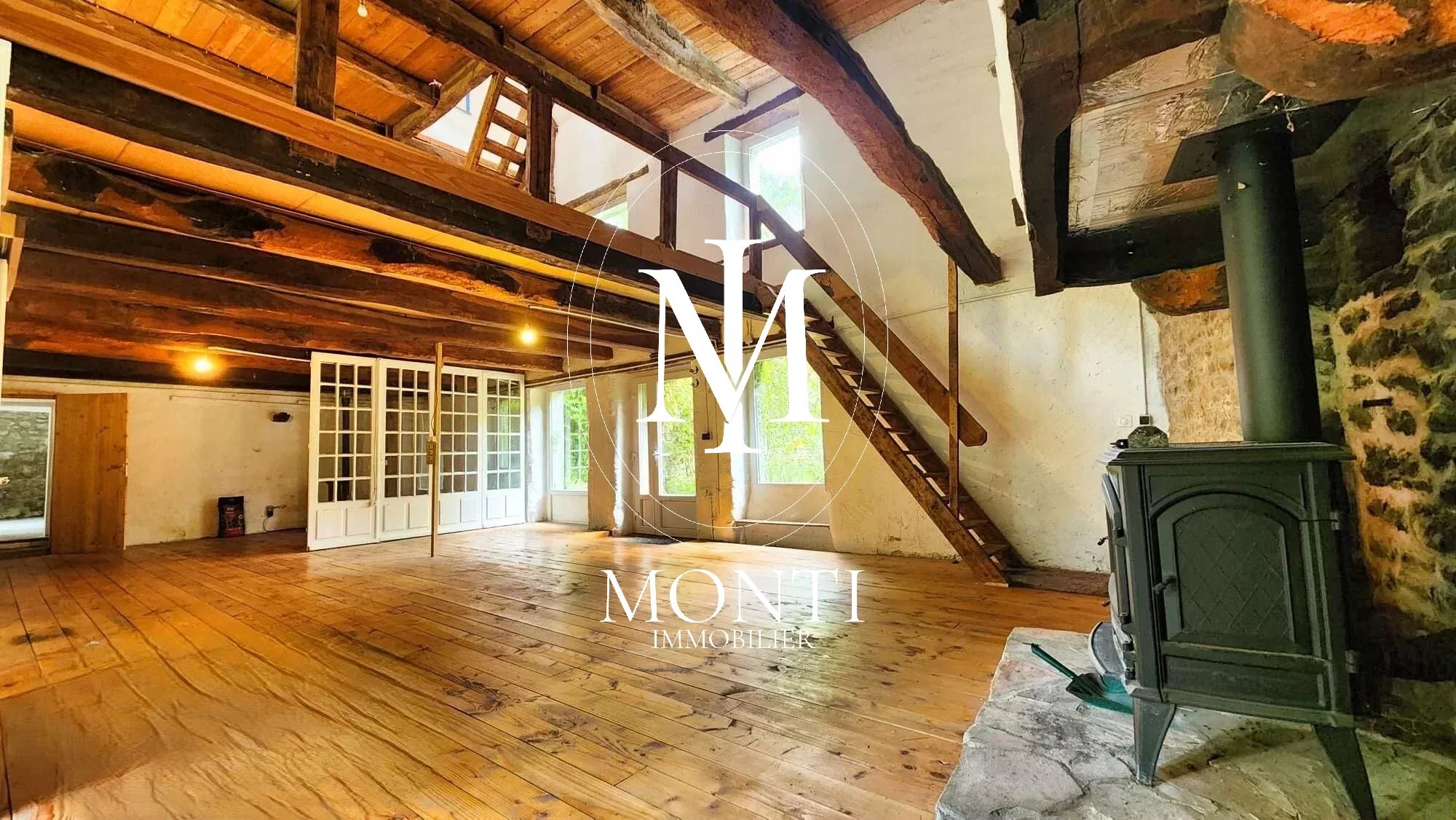 Charmante maison en pierre de 355 m² à Pleudihen-sur-Rance