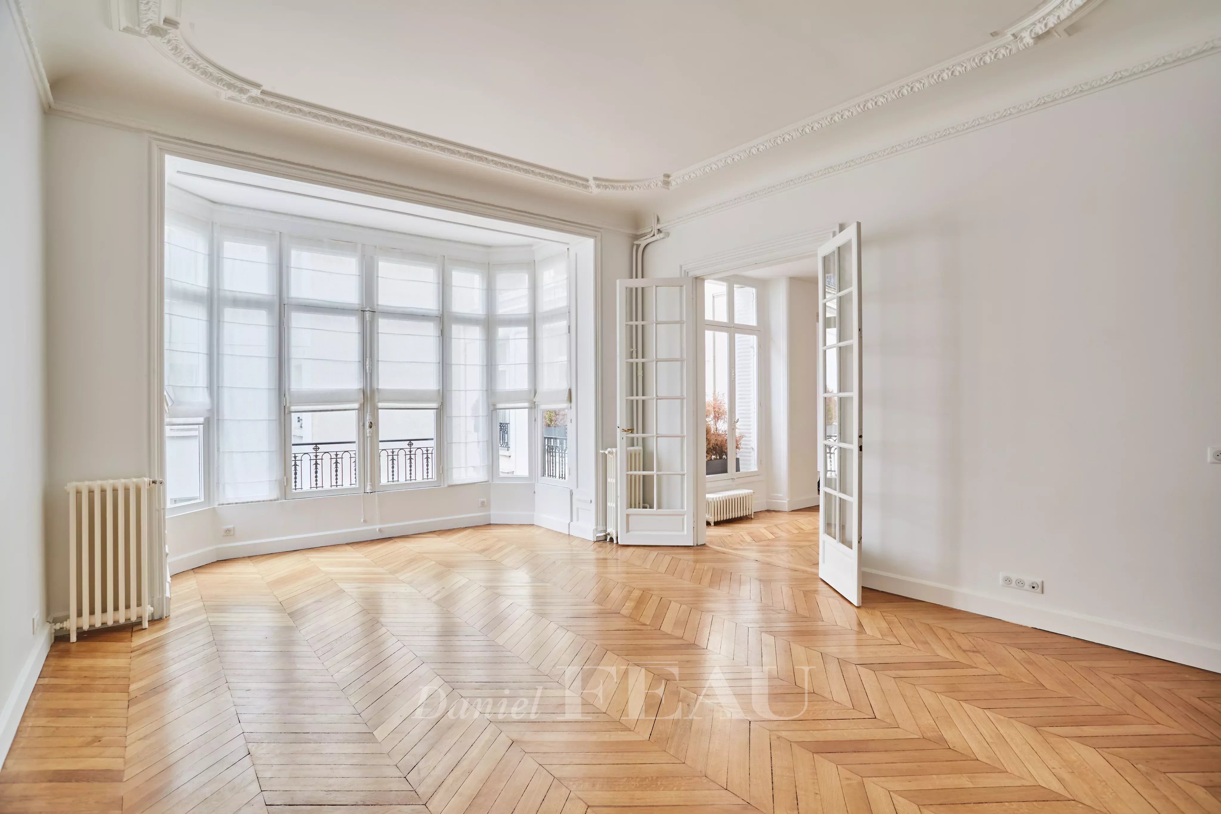 Sale Apartment Paris 17th