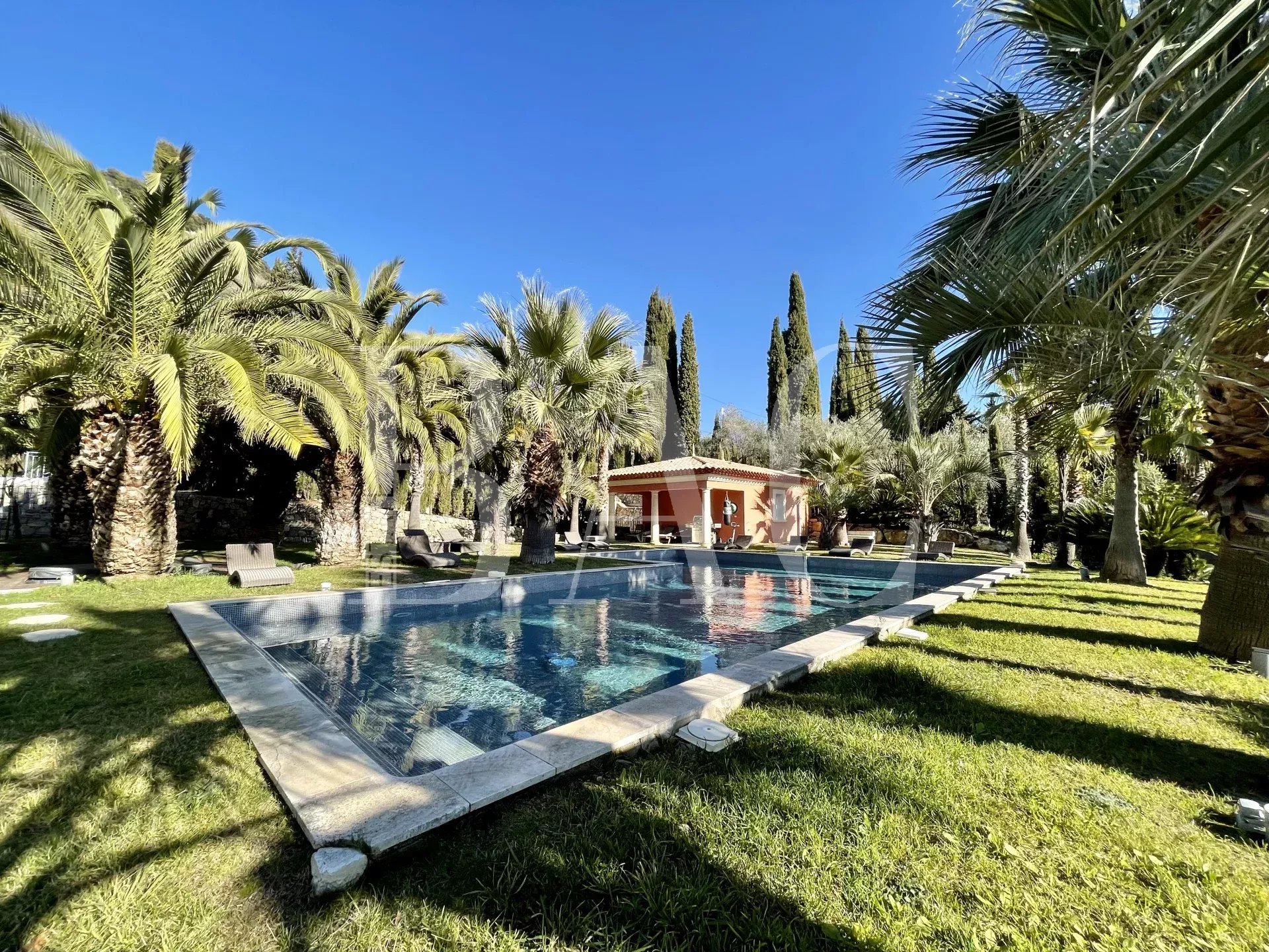 Quiet property, 30 minutes from the beaches and the center of Cannes