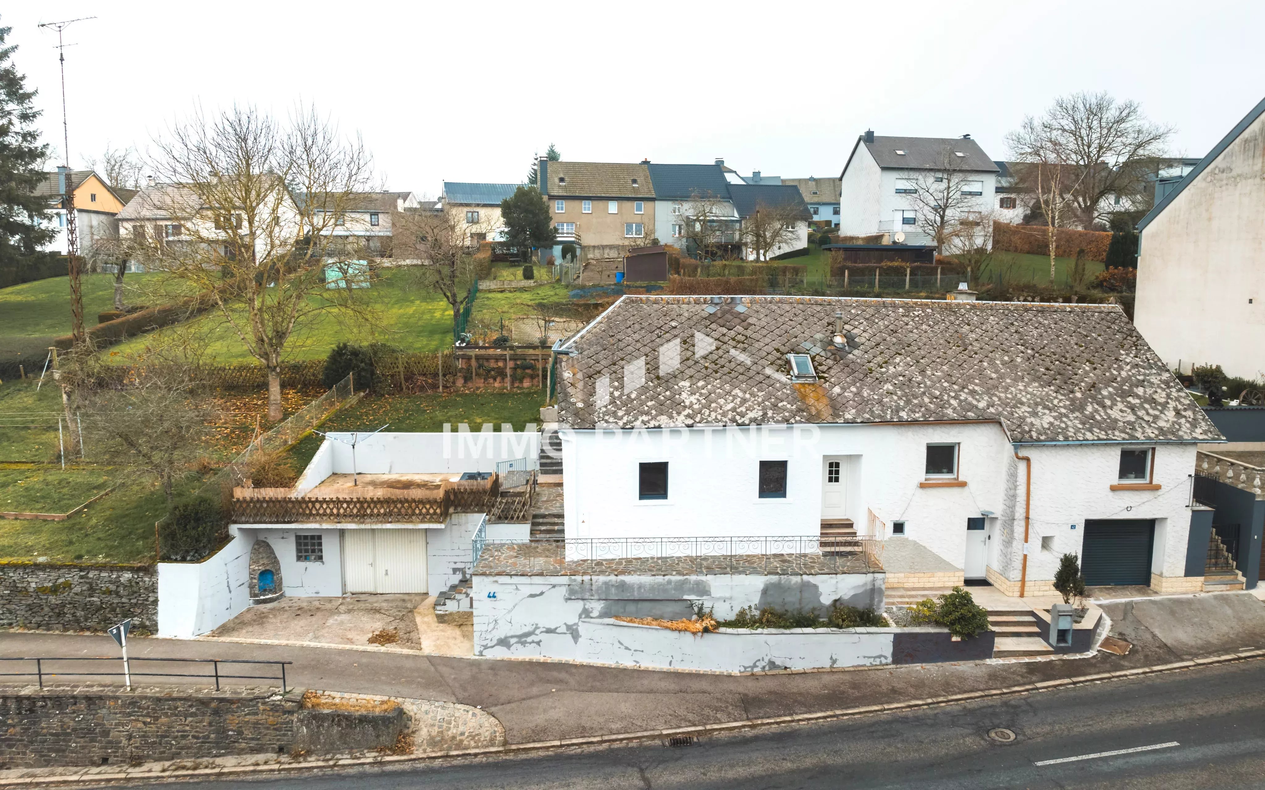 House with garage and garden