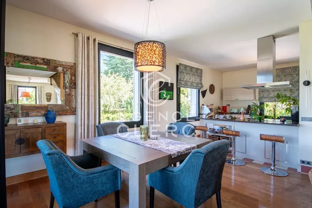 3 Bedroom Villa/Townhouse's Image 9