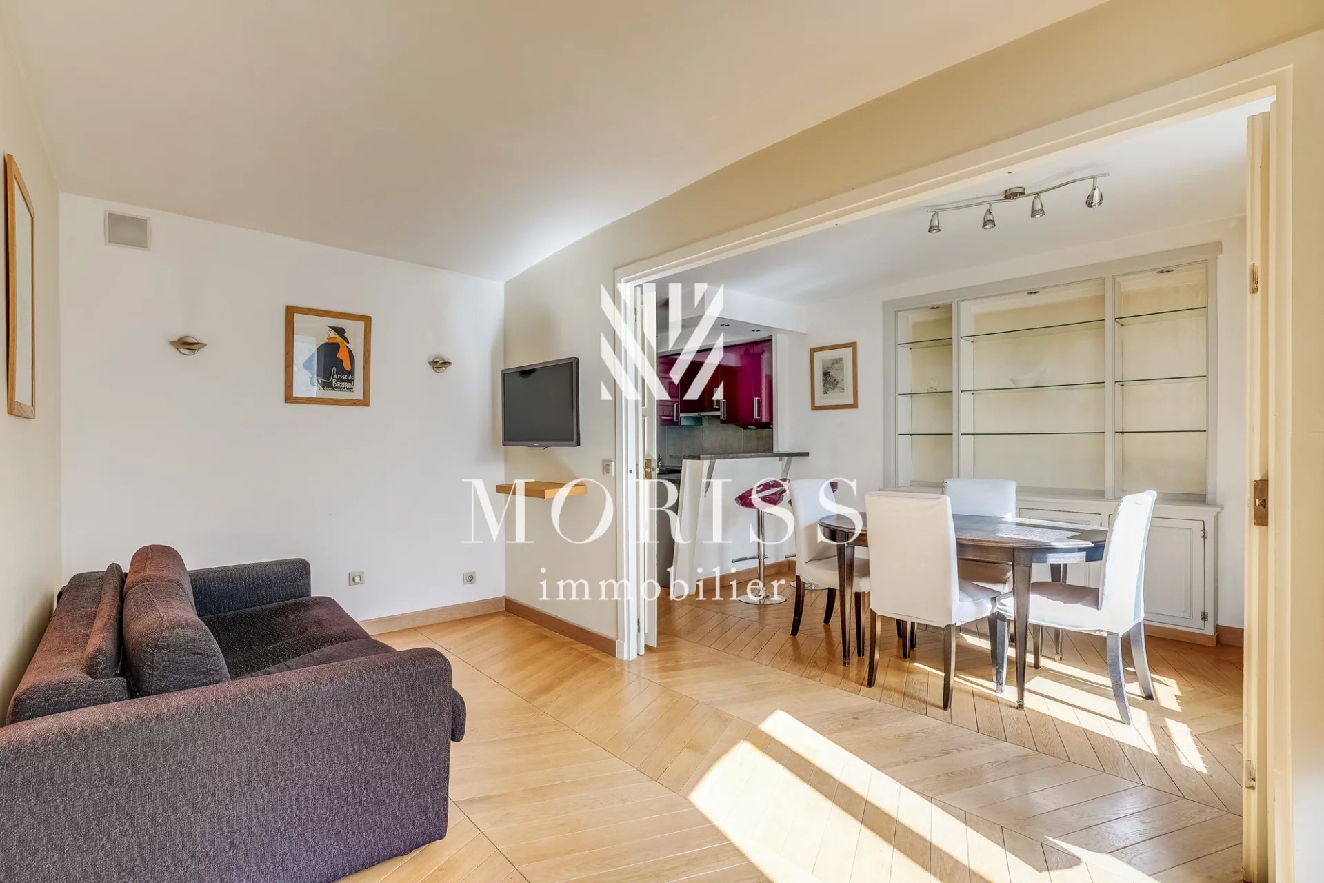 Bright 2/3-Bedroom Apartment in Palais-Royal, Paris 1er - Image 1