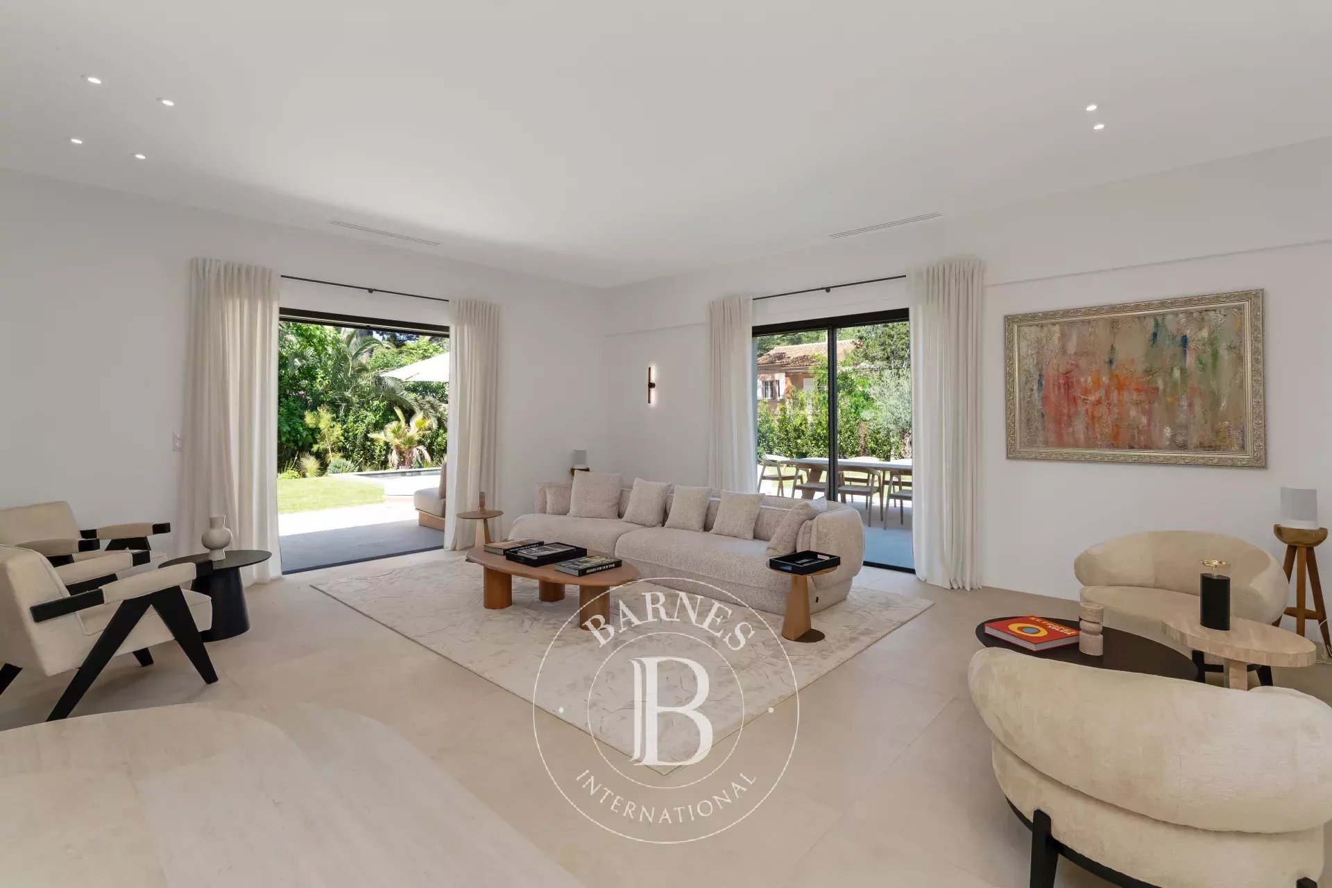 SAINT-TROPEZ – CLOSE TO VILLAGE – RENOVATED HOUSE WITH 5 BEDROOMS AND POOL - picture 5