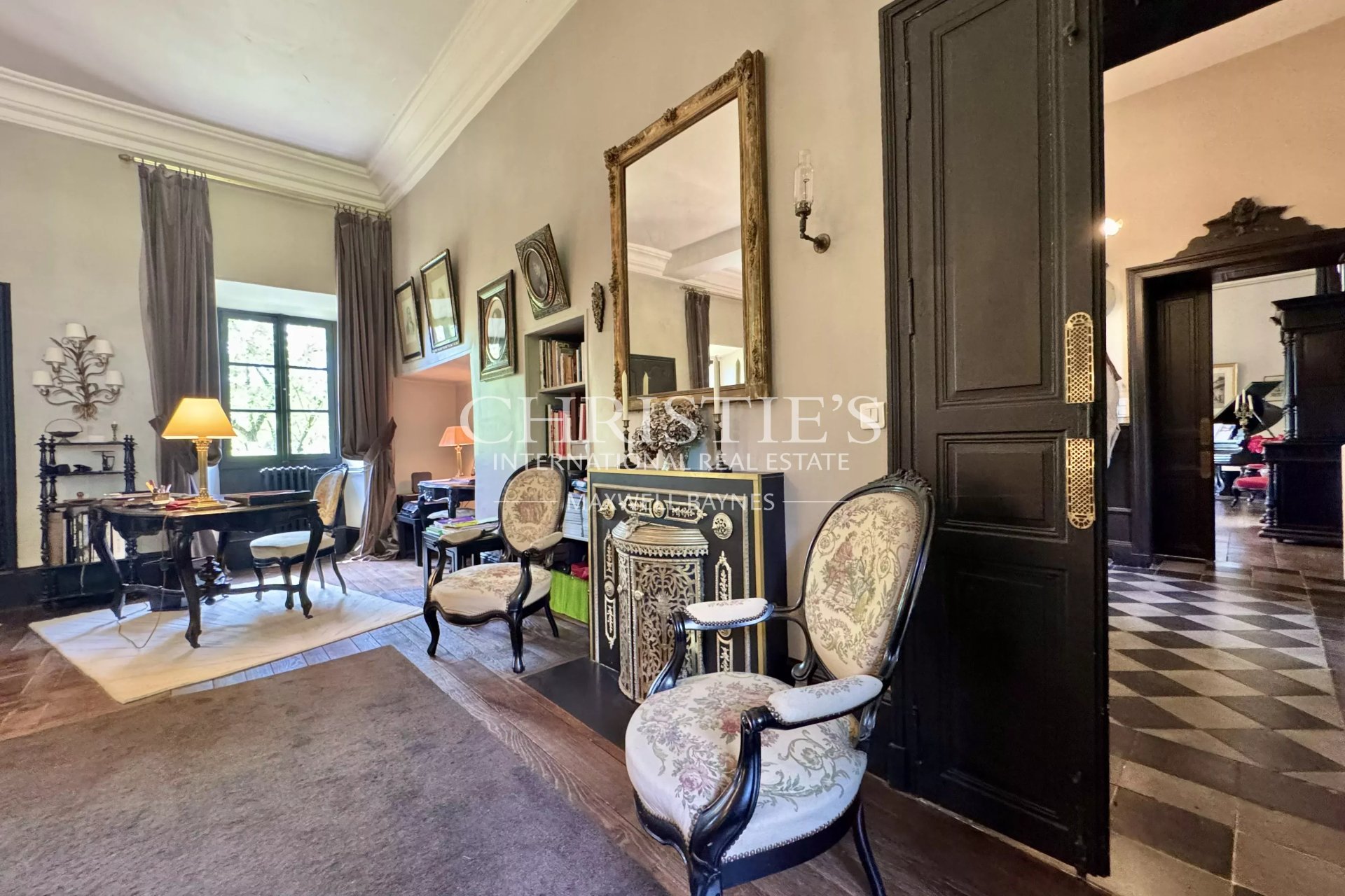 6 Bedroom Villa/Townhouse's Image 18