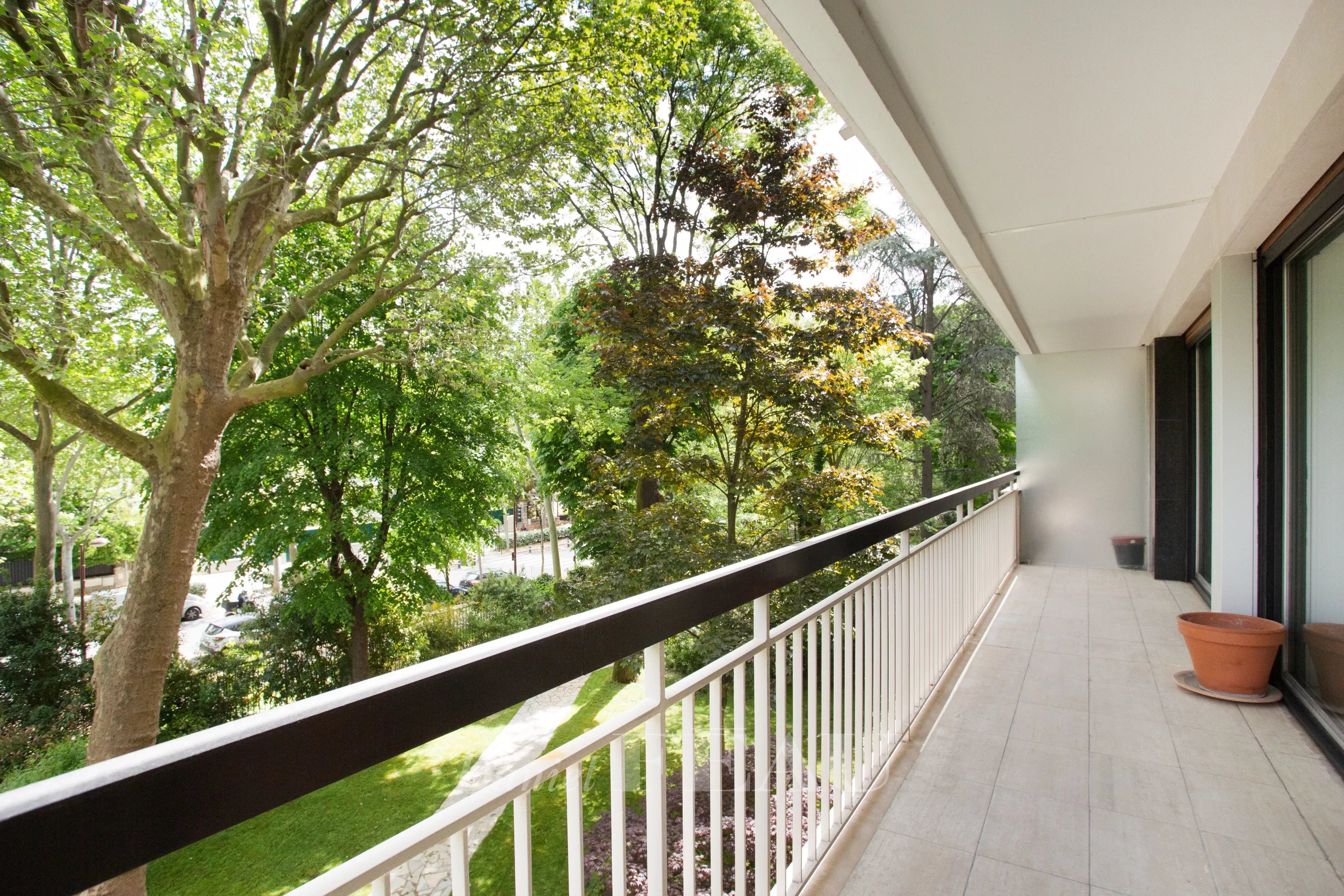 Rental Apartment Neuilly-sur-Seine