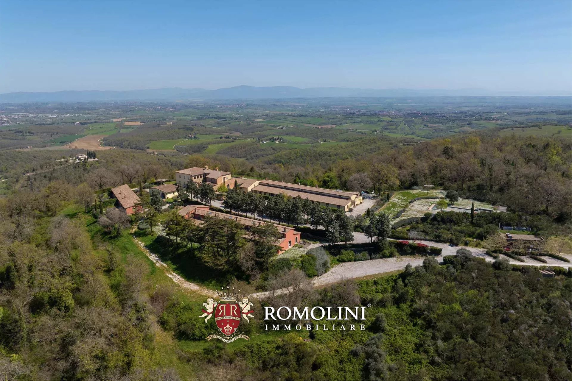 LUXUSANLAGE MIT 19 WOHNUNGEN IN DER TOSKANA, VAL D'ORCIA