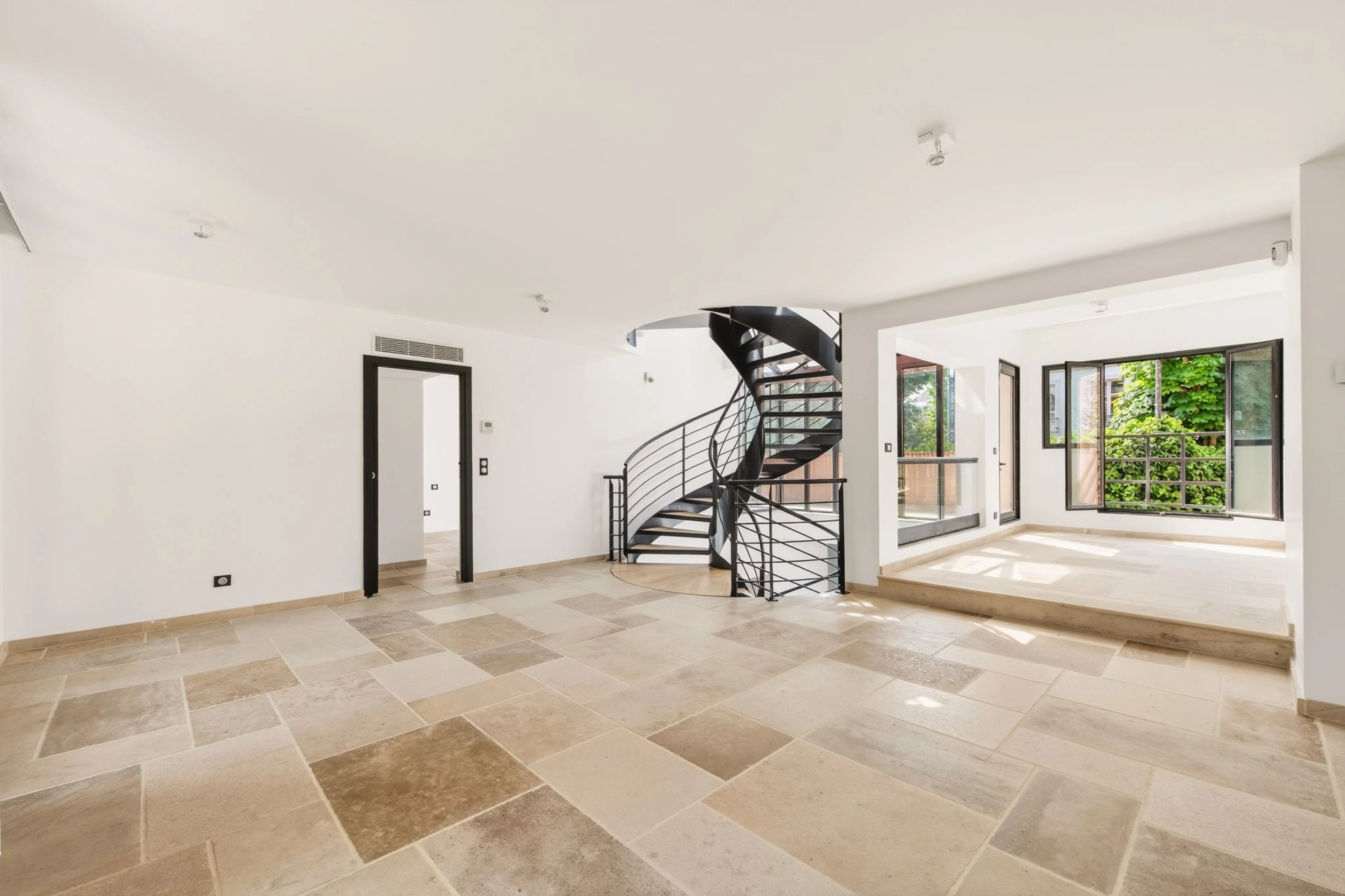 4 Bedroom Villa/Townhouse's Image 15