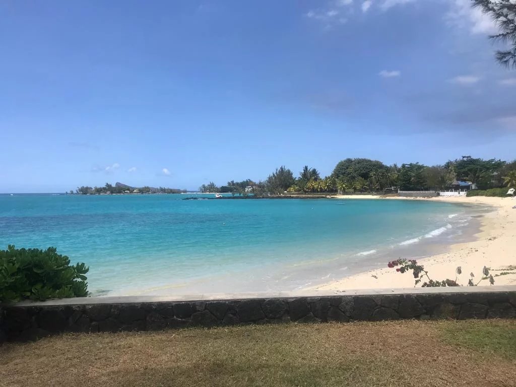 Belle villa pieds dans l'eau en vente à Pereybere