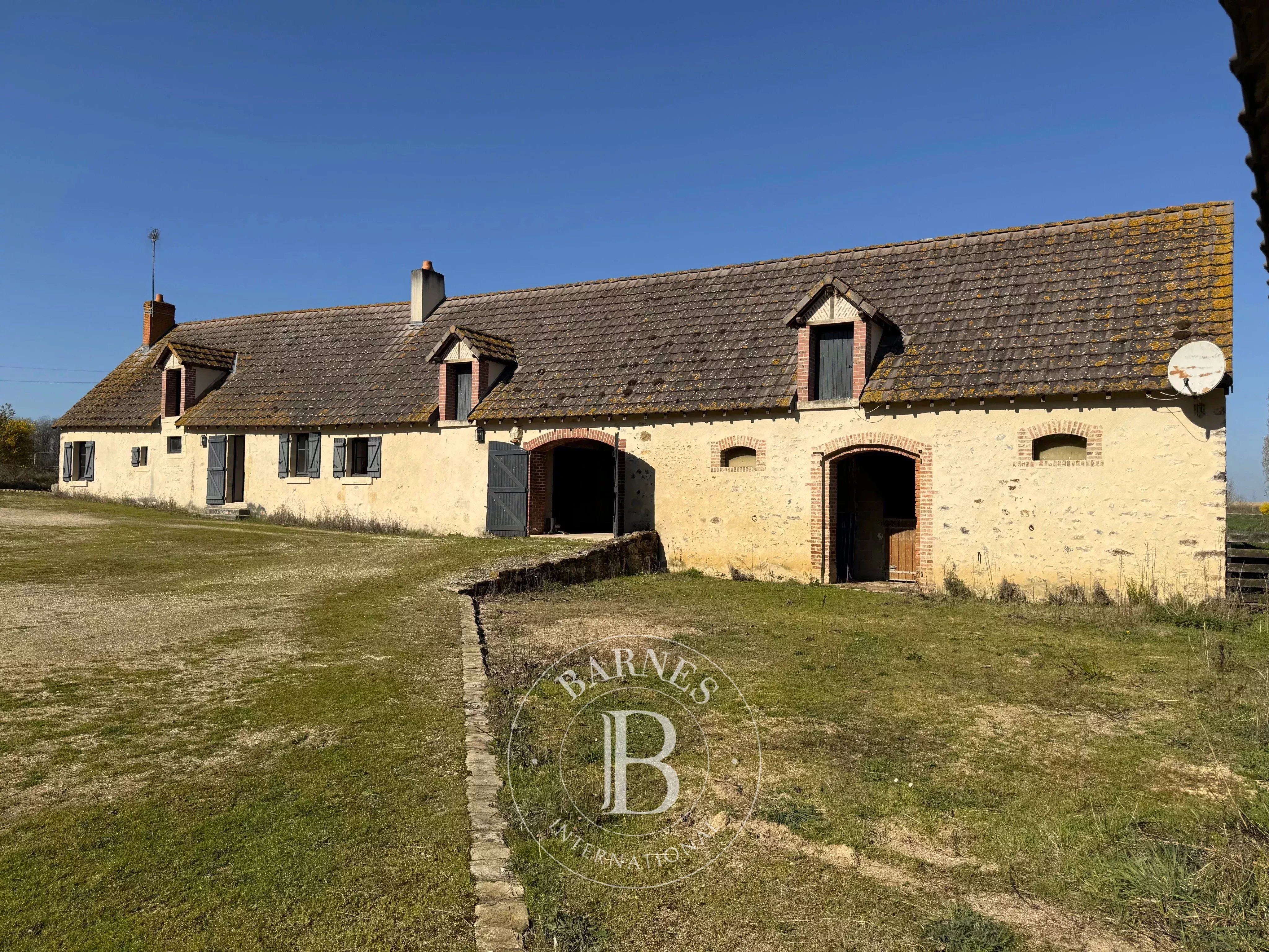Domaine équestre Graçay  -  ref 86677991 (picture 2)