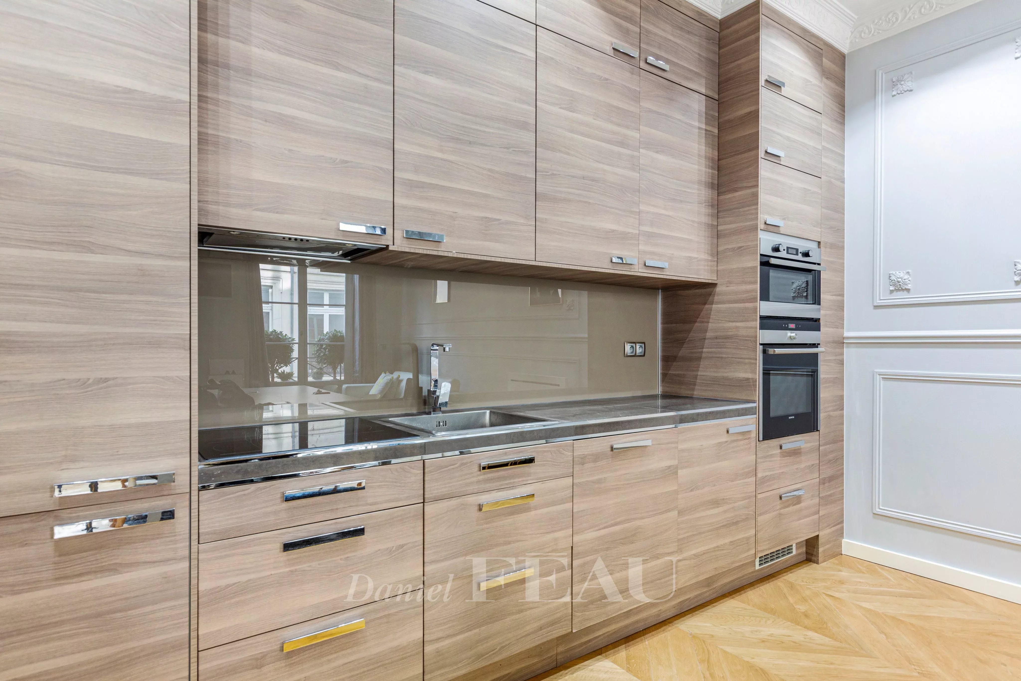 Open kitchen, wooden floor