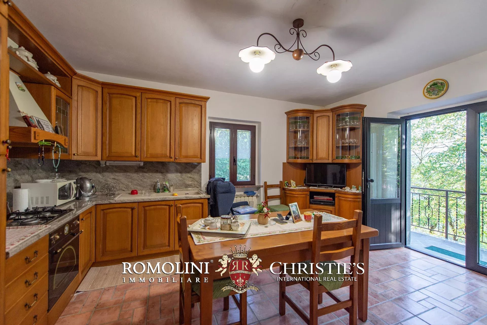 FARMHOUSE WITH PANORAMIC VIEWS FOR SALE IN TUSCANY, CAPRESE MICHELANGELO