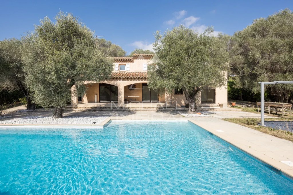 Villa for sale in Mougins — Mougins - Elegant provencal villa