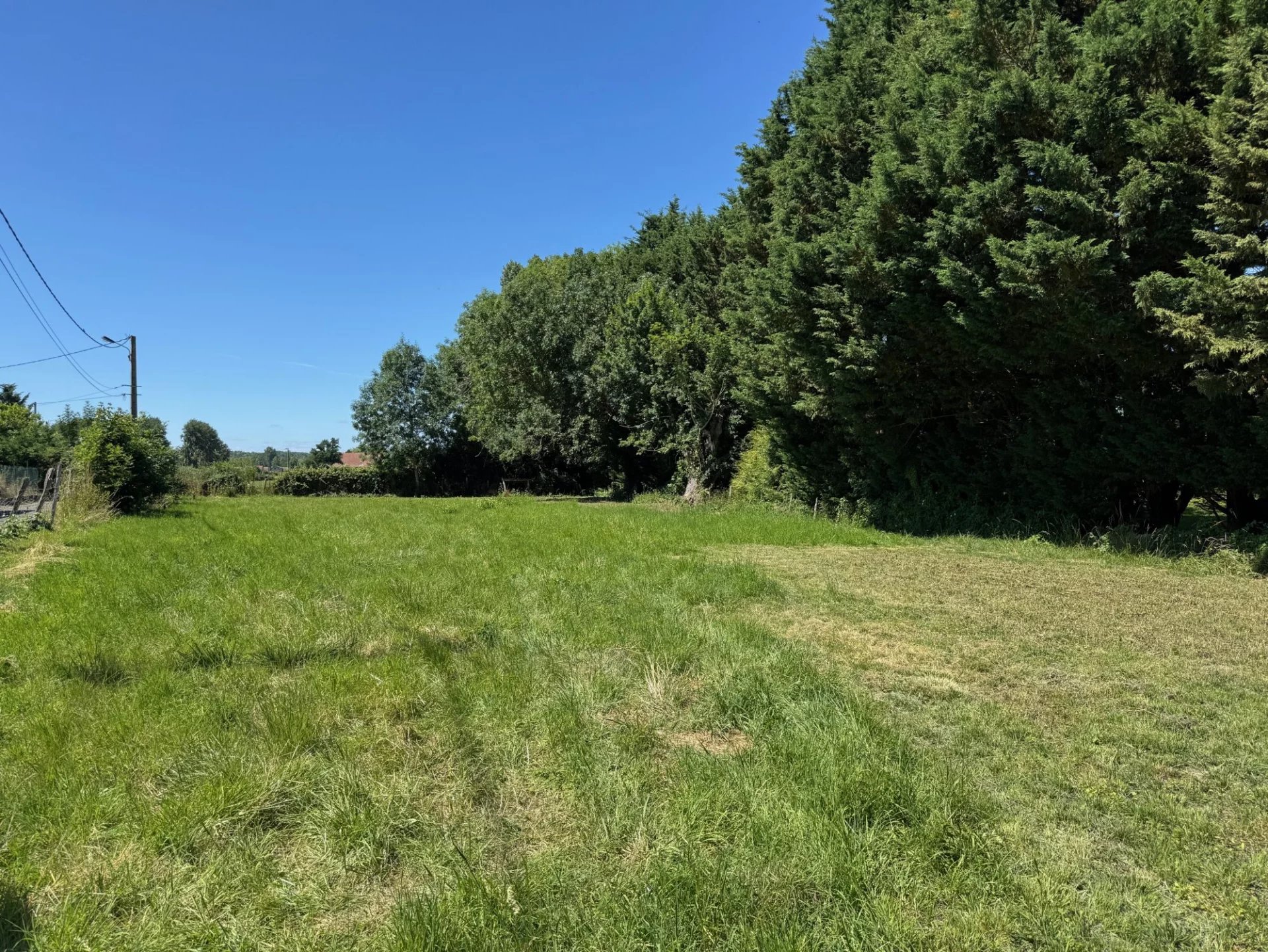 TERRAIN A BATIR. PROCHE PACY/N13