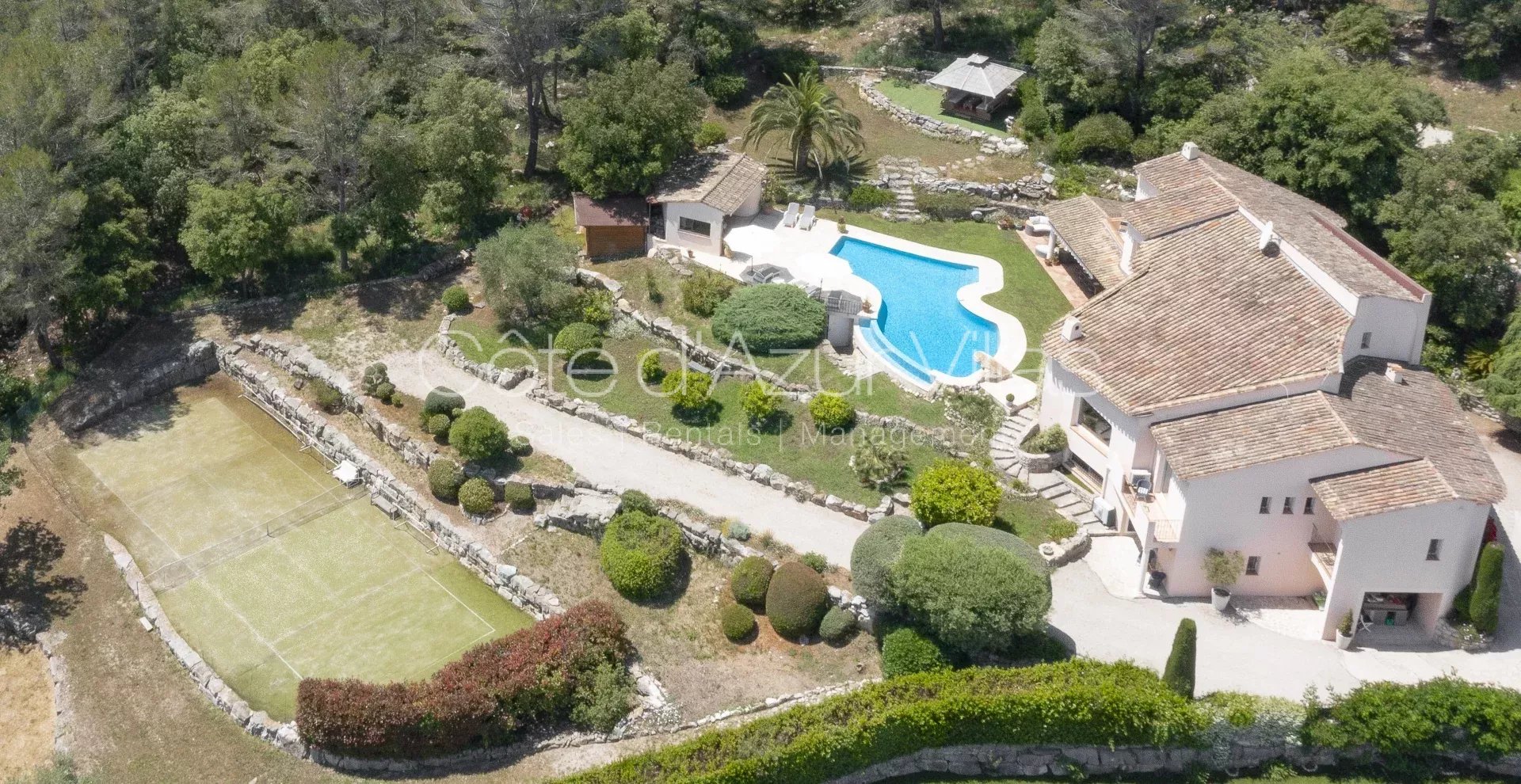 VALBONNE- EXCLUSIVITÉ -  VILLA 6 CHAMBRES AVEC VUE MER PANORAMIQUE