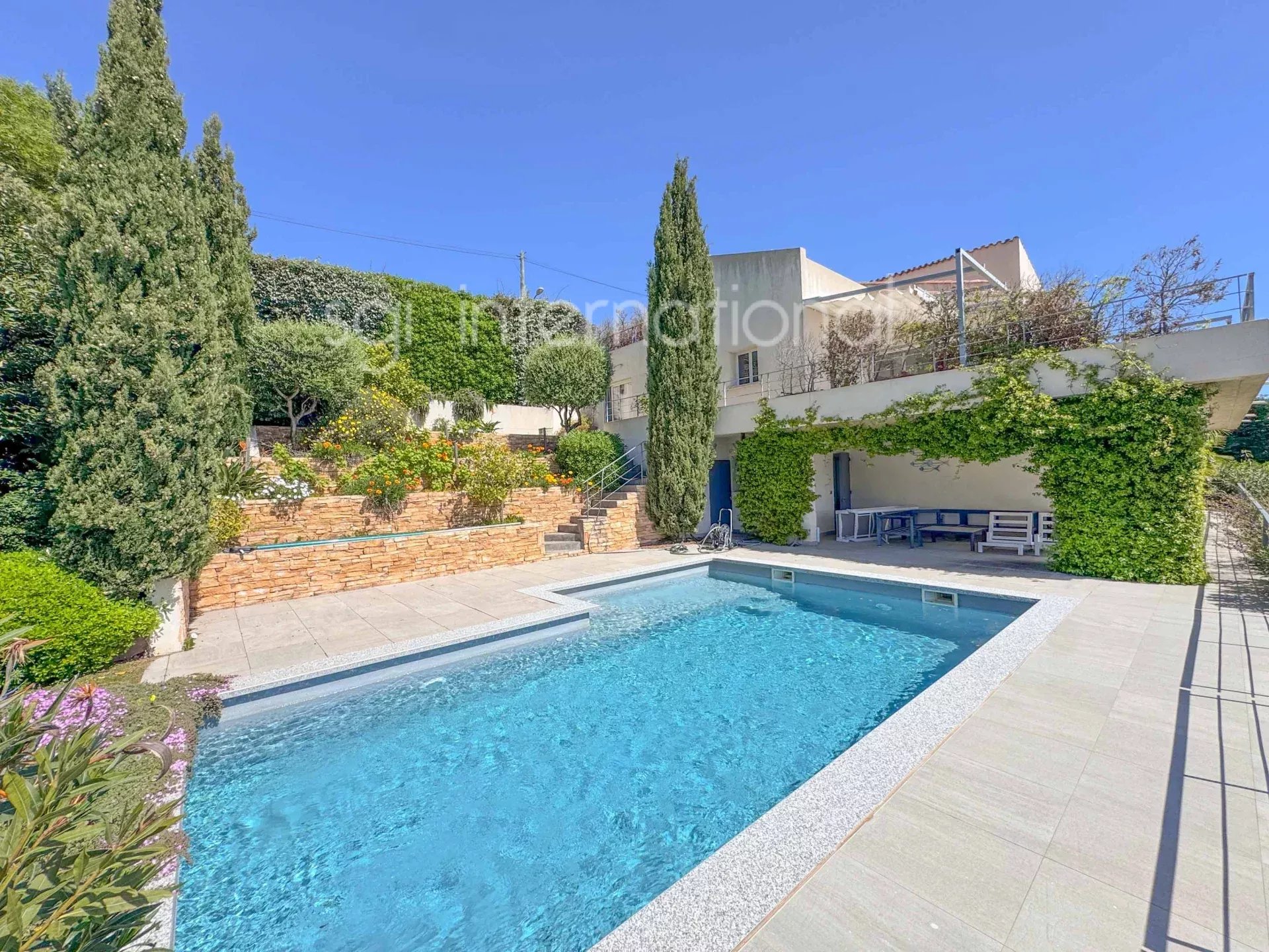 Sainte-Maxime – Moderne Villa mit Panoramablick auf das Meer