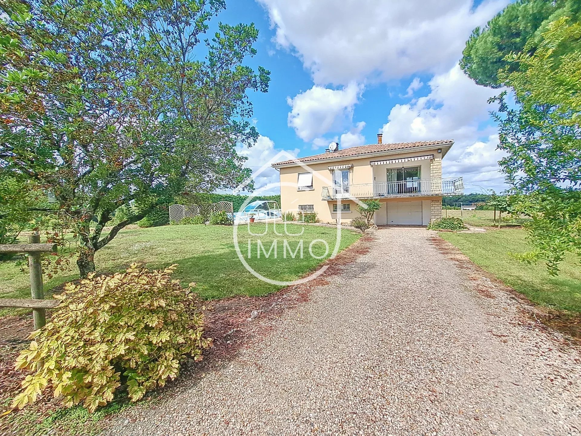 Saint-André-et-Appelles : Maison familiale avec 4 chambres et piscine