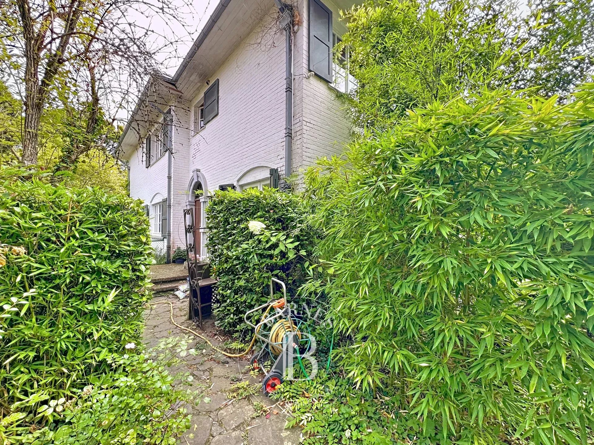 Fort Jaco - House 3 facades garden garage