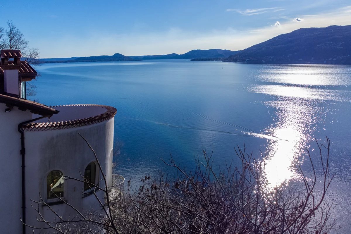 Villa sur les falaises du Lac Majeur