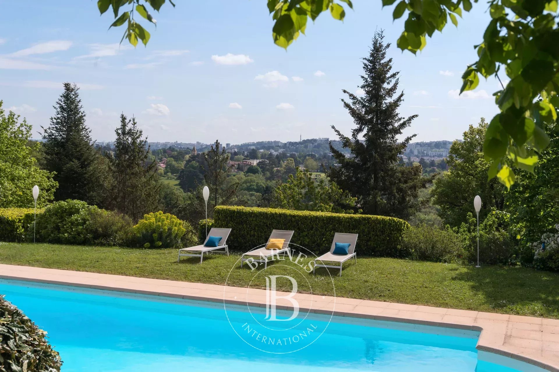 Ev Tassin-la-Demi-Lune