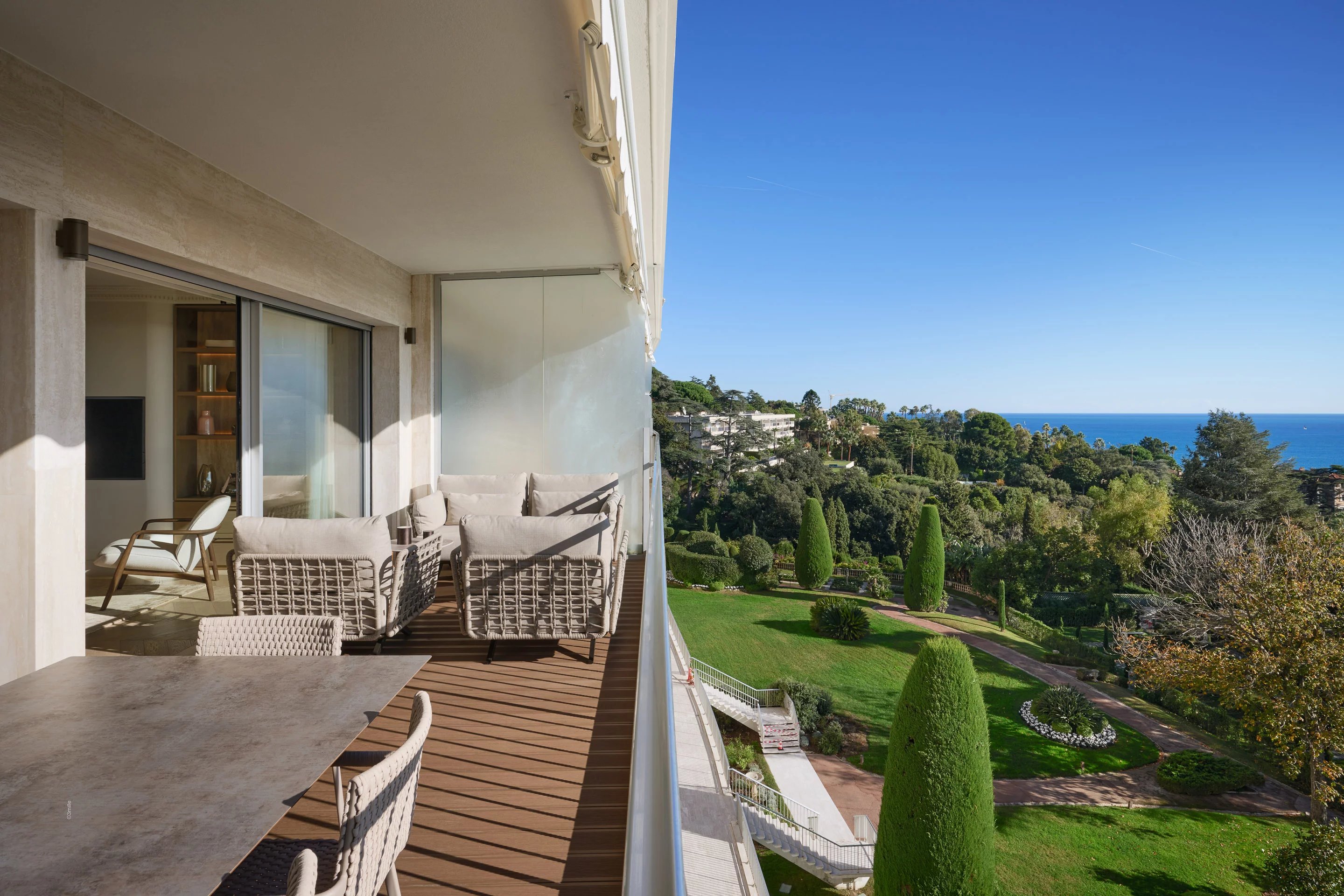 CANNES CALIFORNIE, face à la mer et aux îles de Lérins, élégant appartement