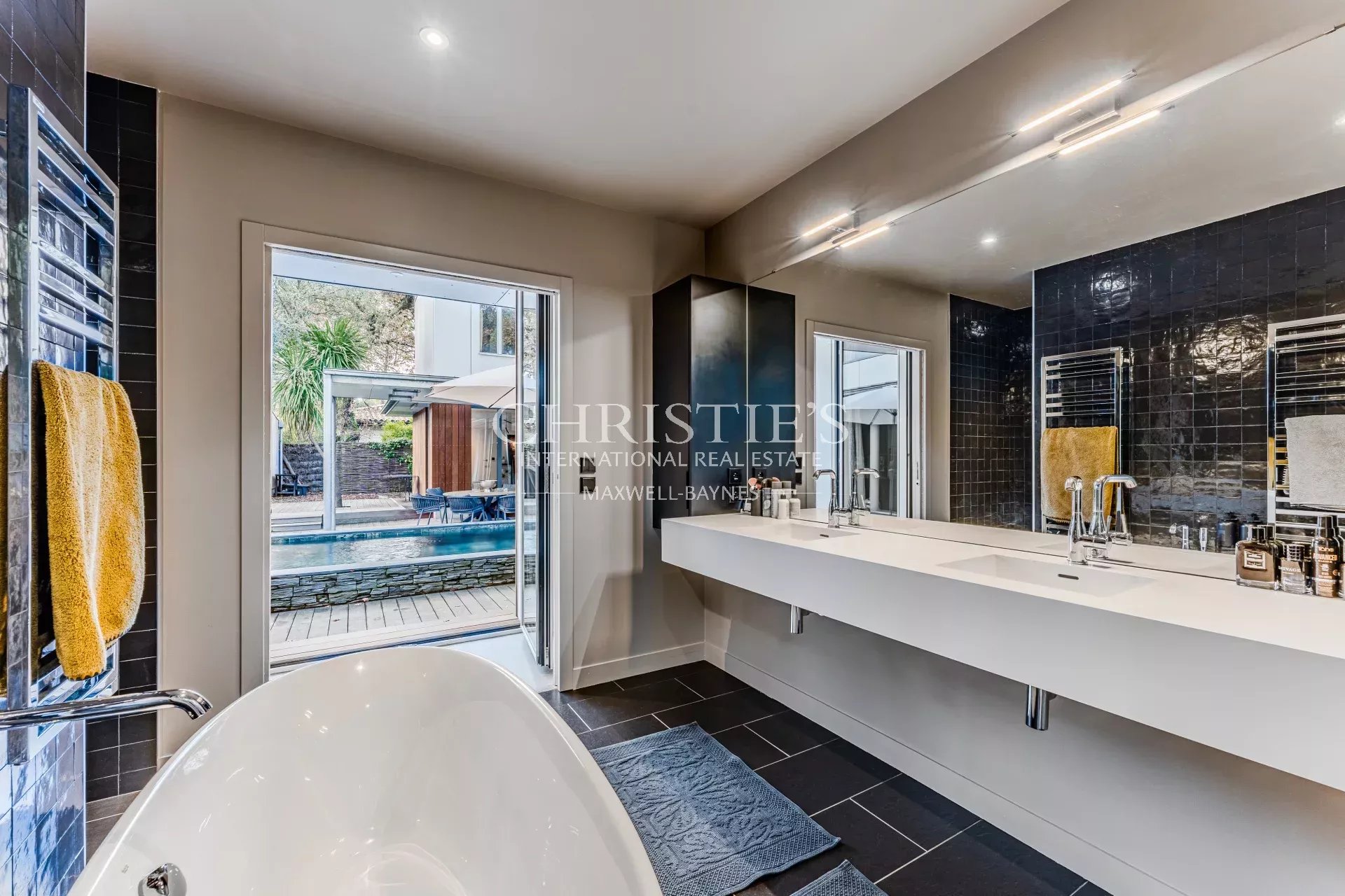 5 Bedroom Villa/Townhouse's Image 8