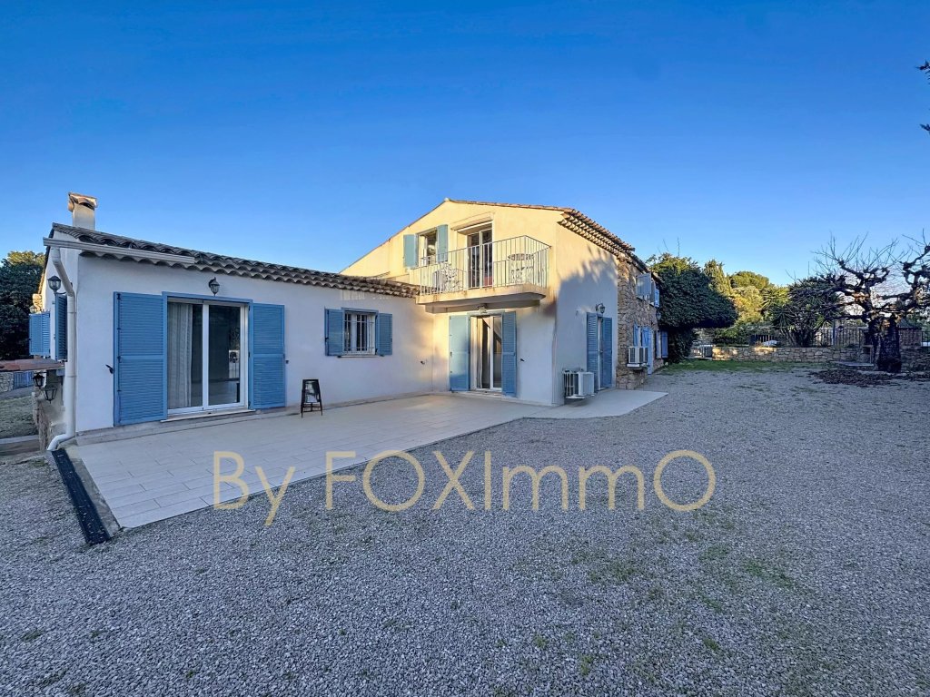 Villa for sale in Antibes — Property in Antibes in absolute calm, swimming pool