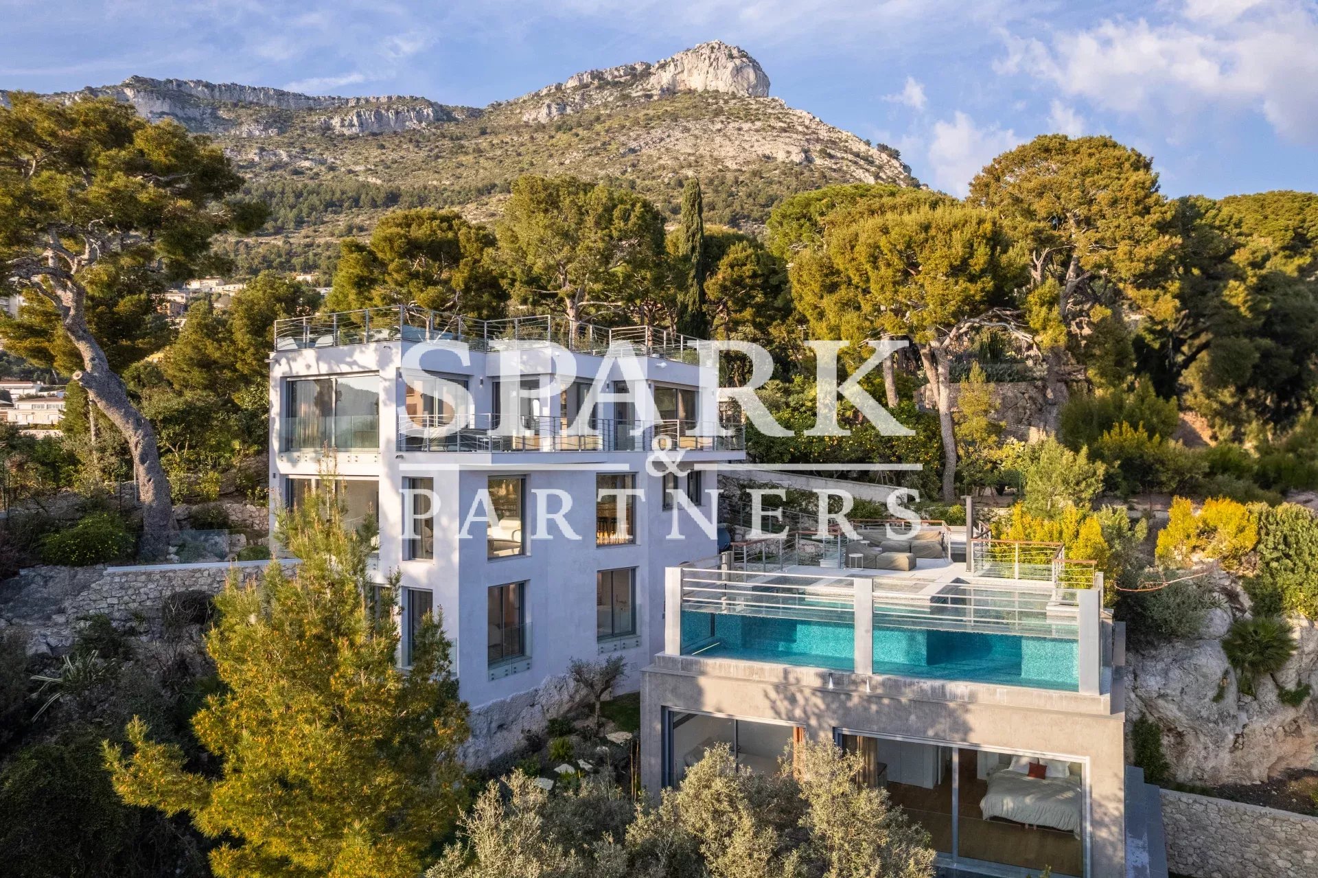 SUPERB CONTEMPORARY VILLA - PANORAMIC SEA VIEW