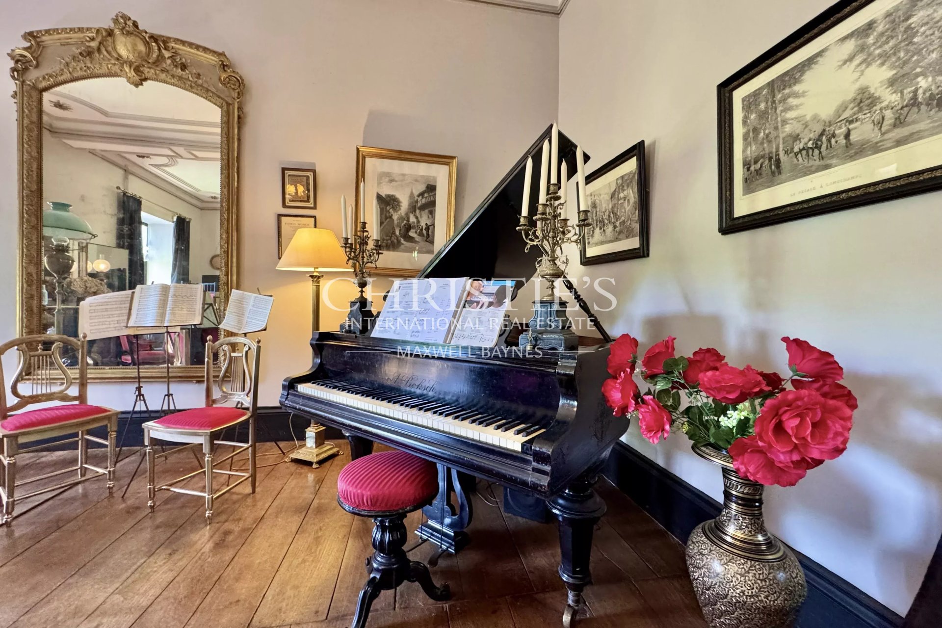 6 Bedroom Villa/Townhouse's Image 21