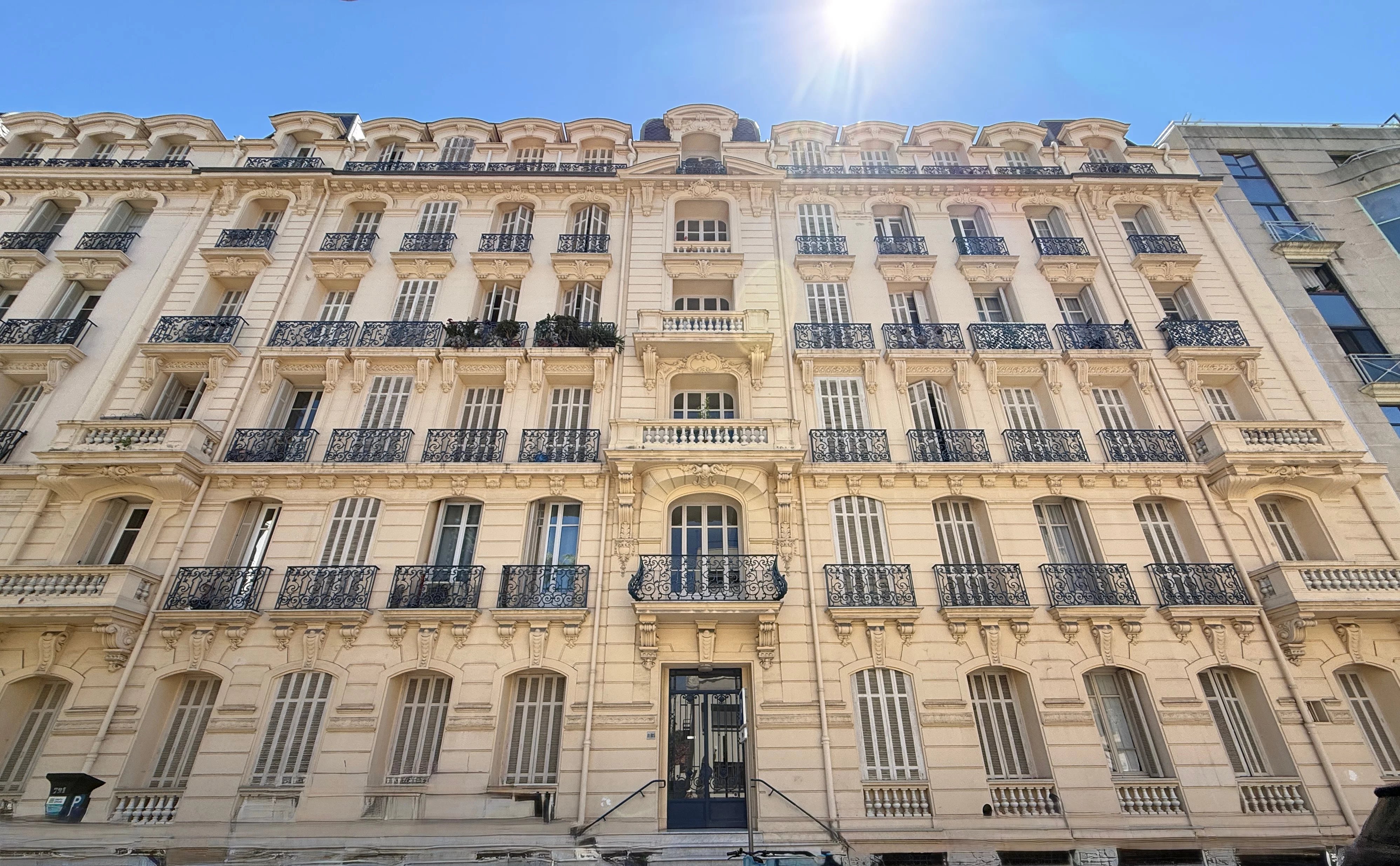 Loft avec verrière, mezzanine & accès jardin  Palais Astoria, Quartier des Fleurs