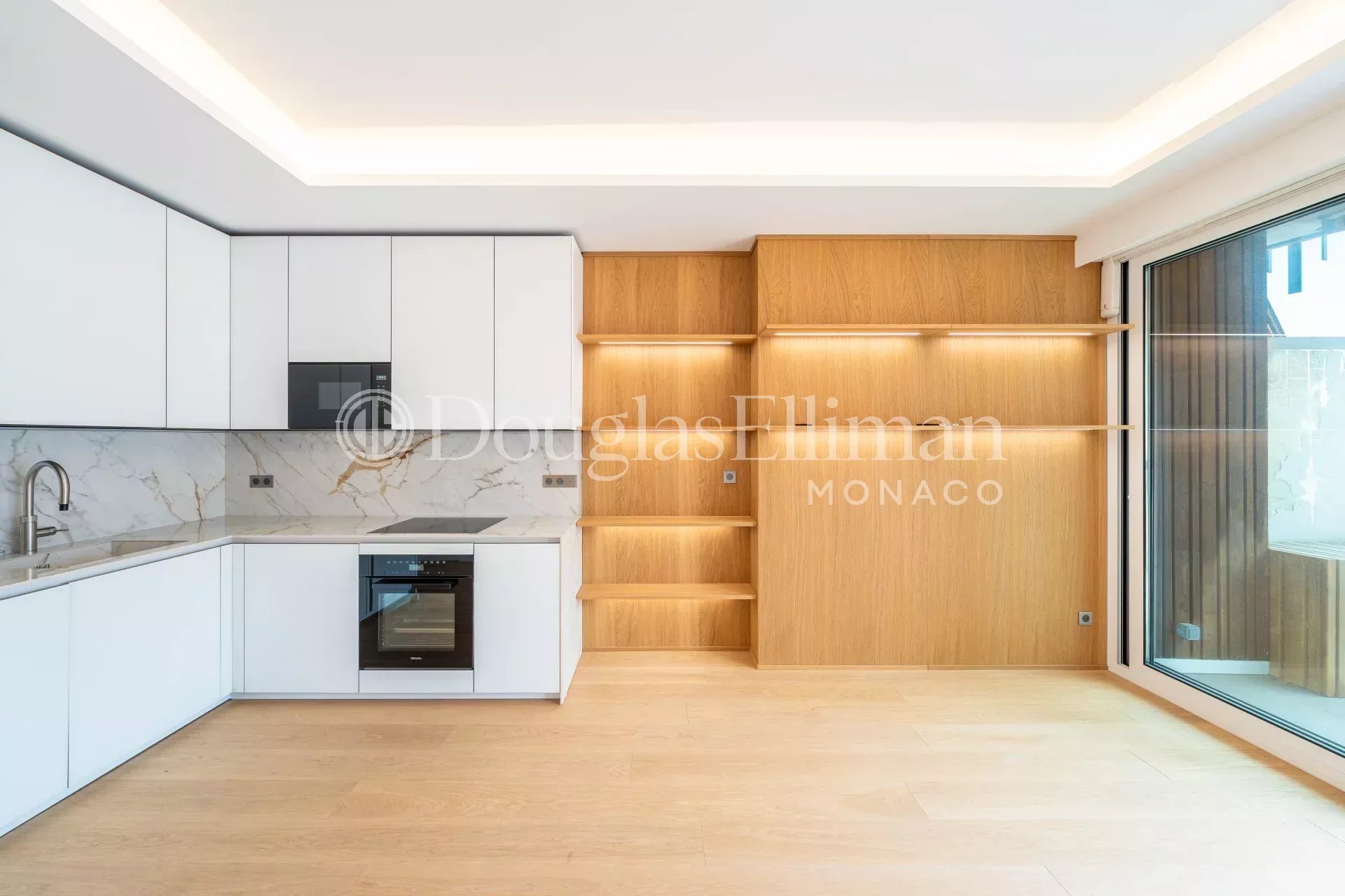 Superb, fully renovated 2-room apartment - Picture n°3