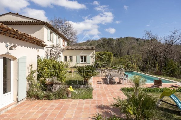 Elegant Architect-Designed Bastide with Expansive Landscaped Grounds — photo 2