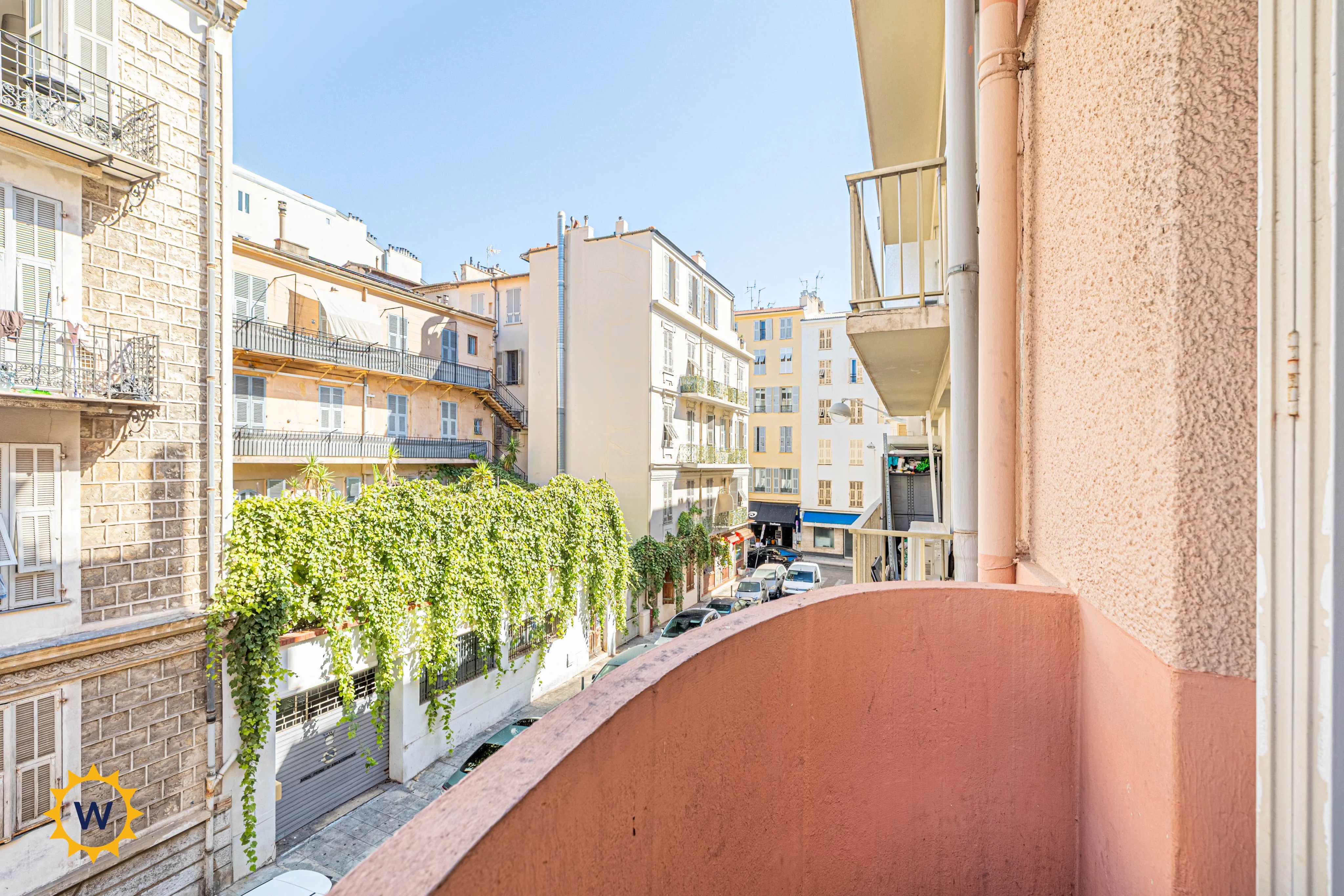 NICE FLEURS / RUE CLAUDIA - 2 pièces de 38 m2 avec balcons, à rénover, idéal investissement locatif ! Proche promenade, rue de France, commerces ! — photo 4