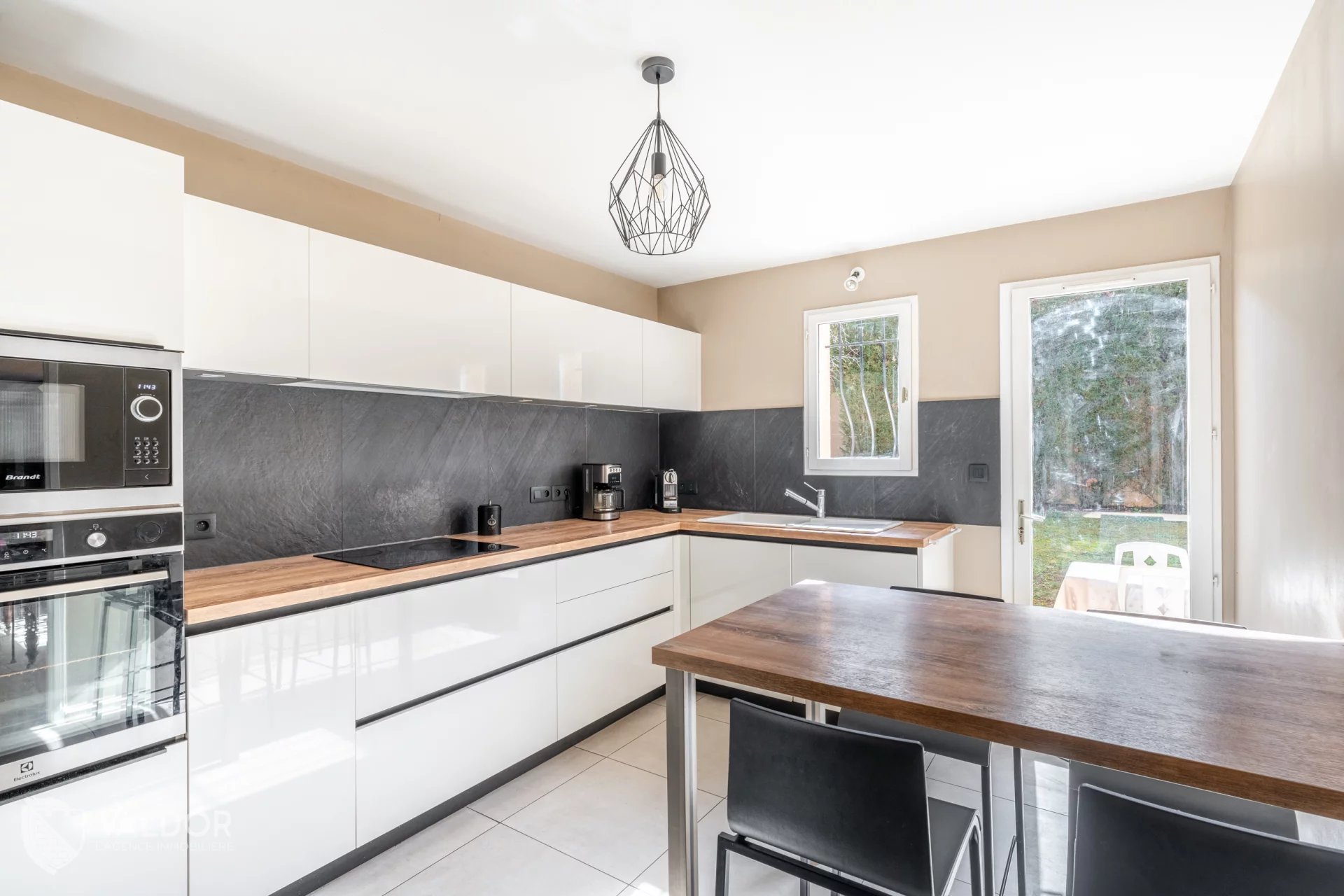 Chasselay maison de 180 m² au sol avec piscine
