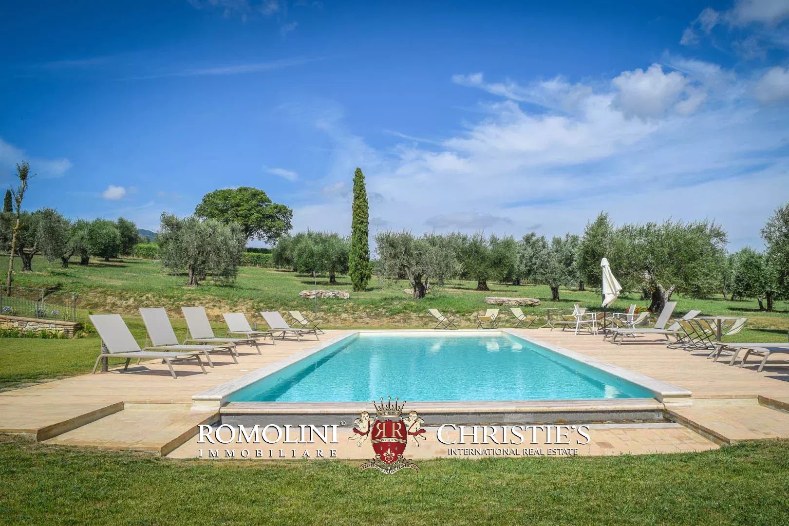 15 Bedroom Vineyard's Image 15
