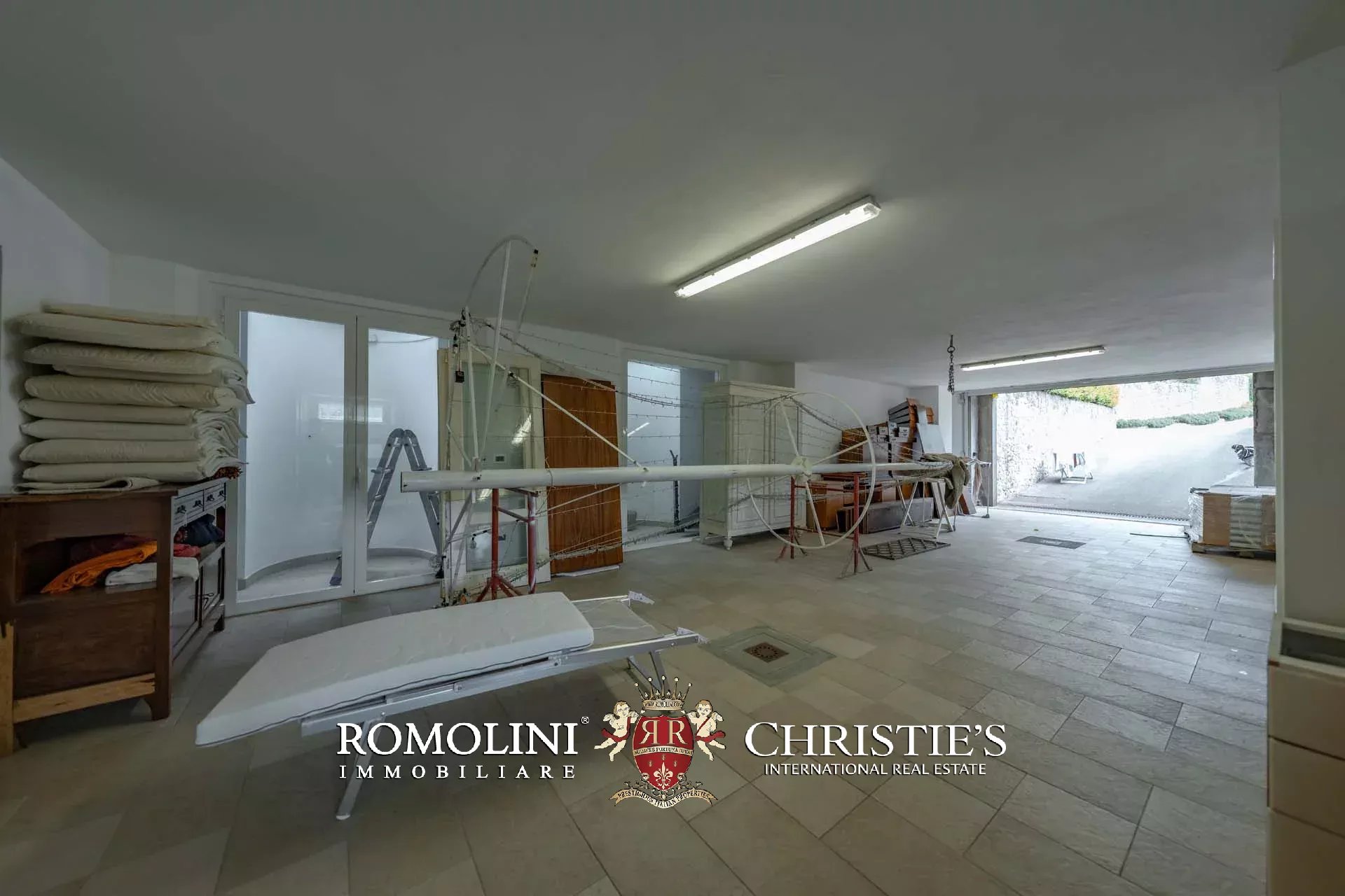 10 Bedroom Villa/Townhouse's Image 85