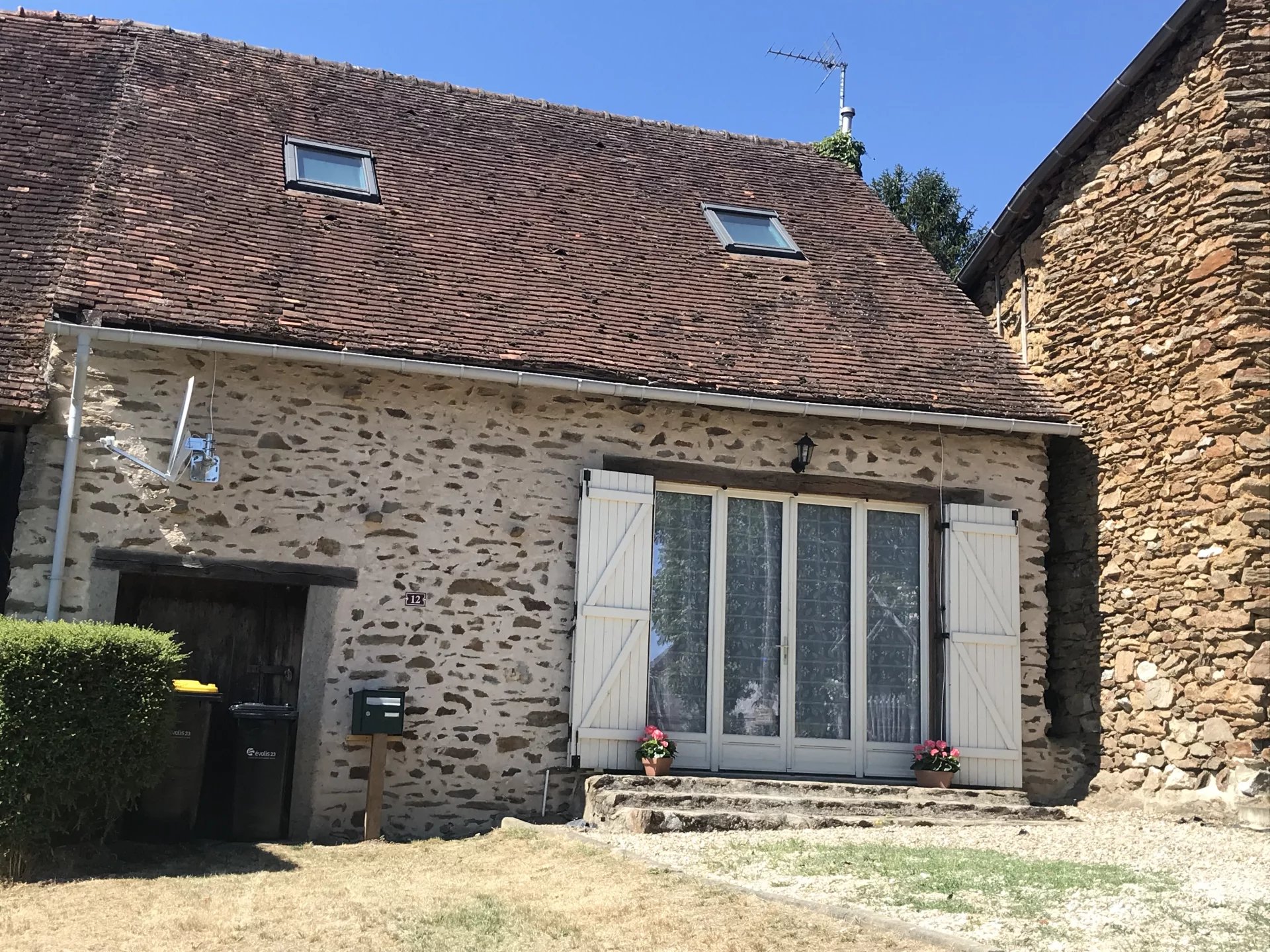 House in Maison-Feyne - view 1