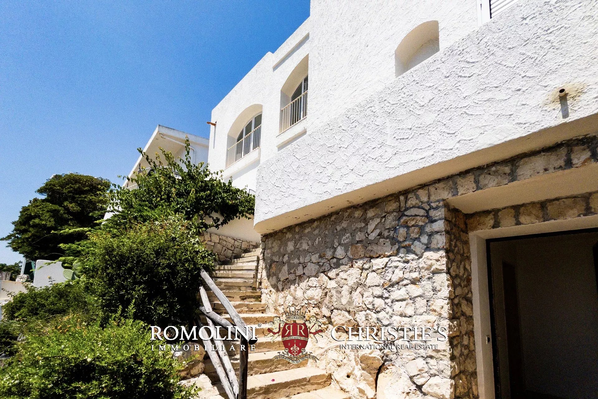 7 Bedroom Villa/Townhouse's Image 9