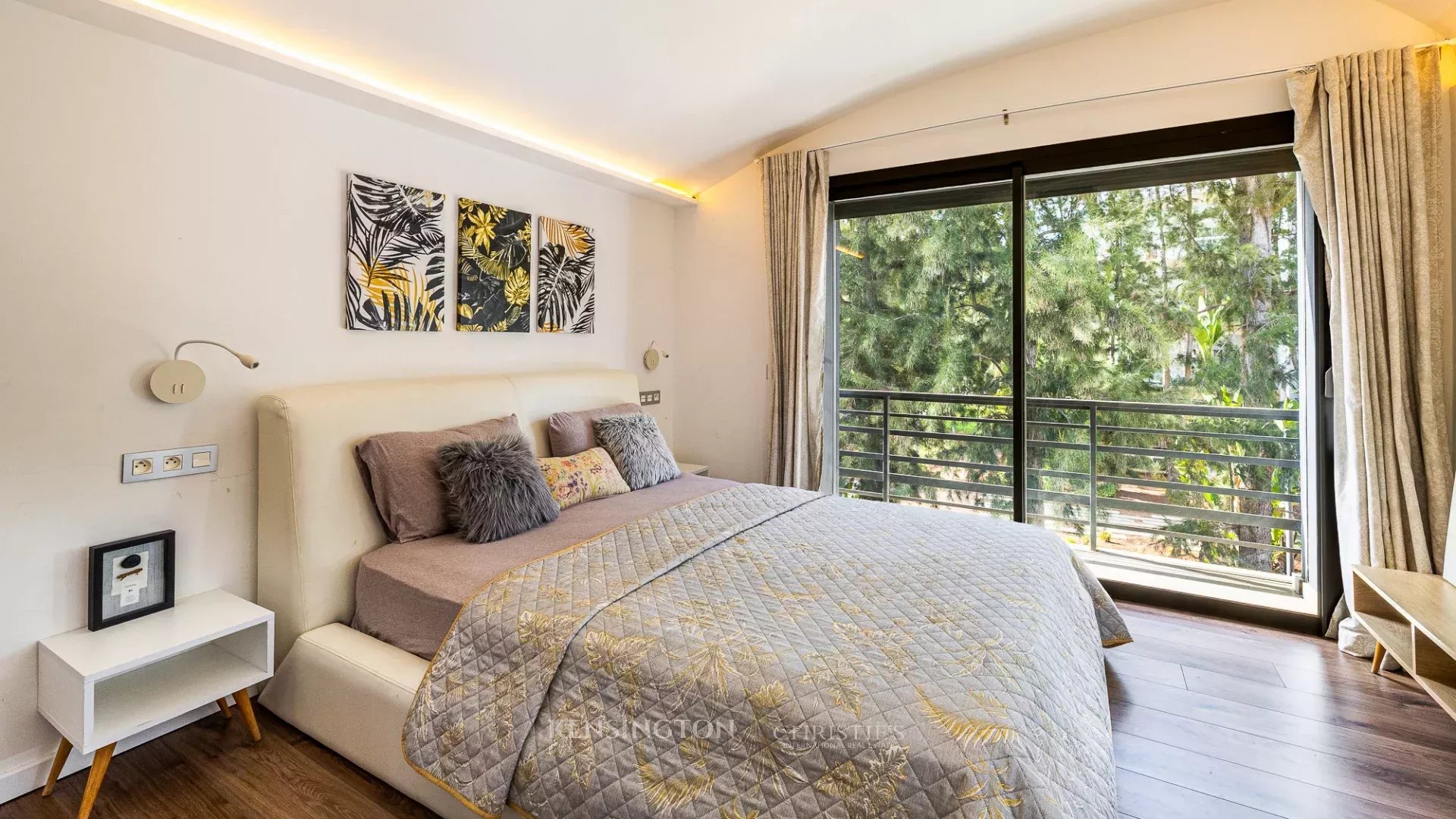 8 Bedroom Villa/Townhouse's Image 14