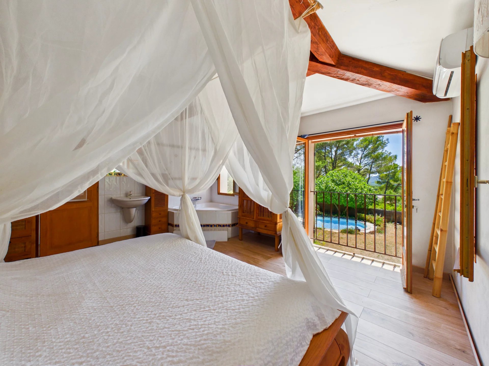 Villa with pool in a peaceful setting - Fayence