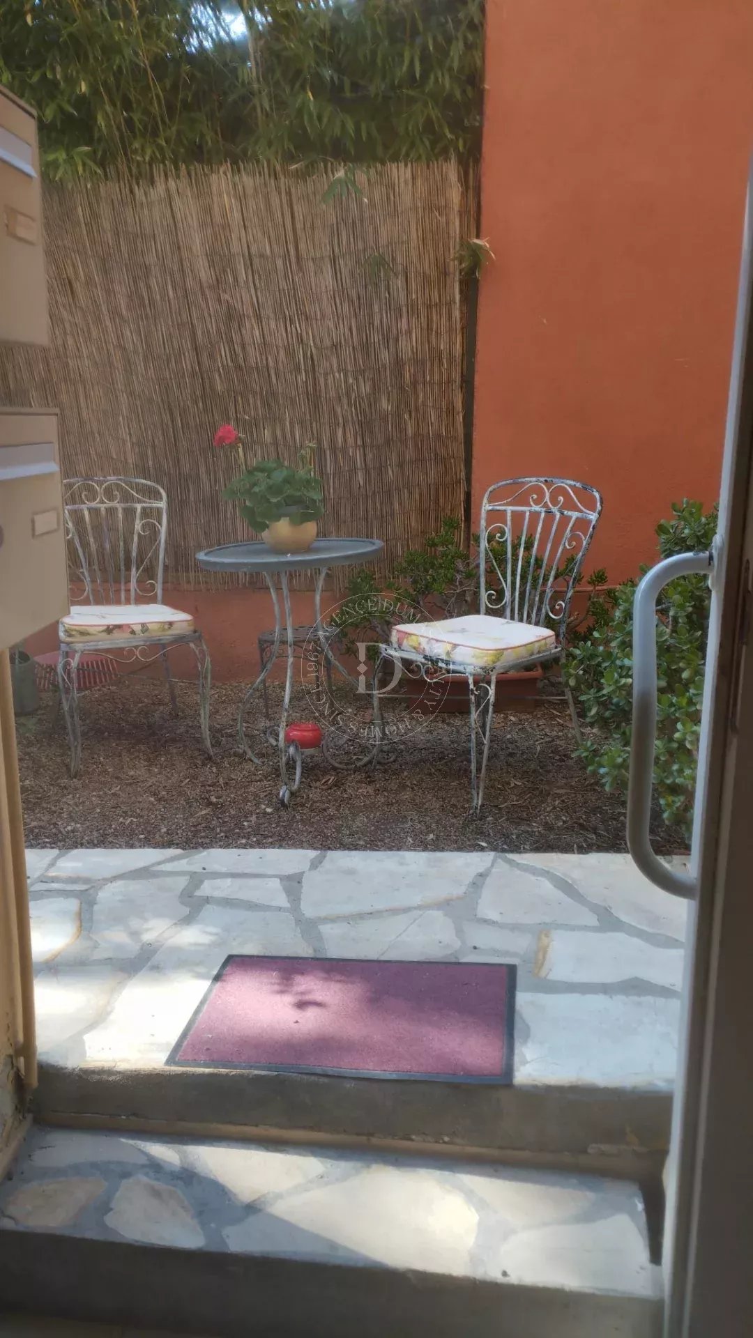 Charmant studio 25 m² – Centre-ville au calme avec terrasse - Photo 4