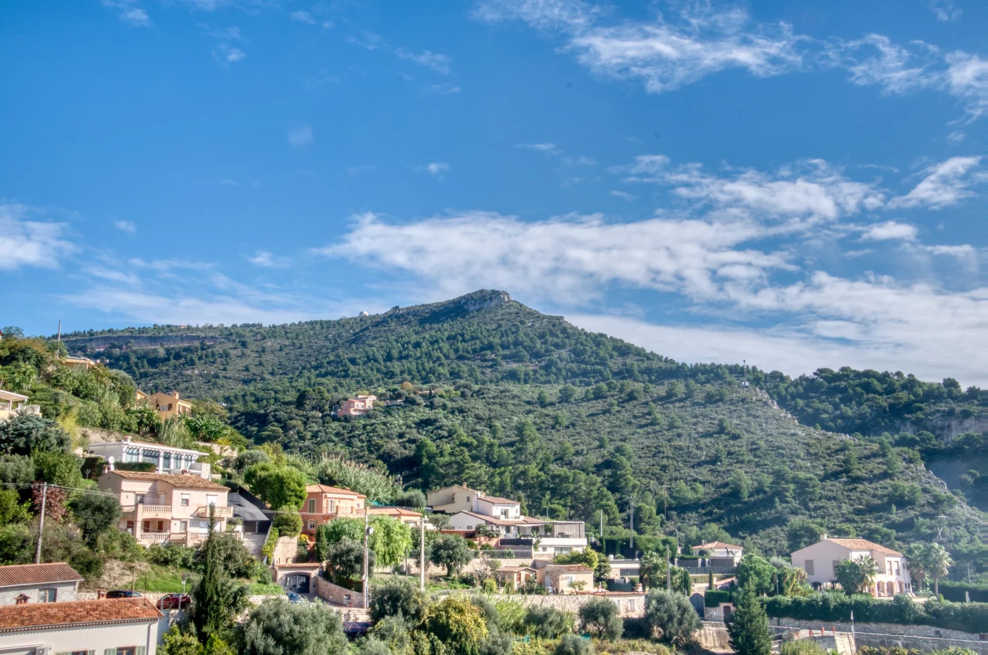 Èze – Villa de Prestige avec Vue Mer et Fort Potentiel – À 6 km de Monaco
