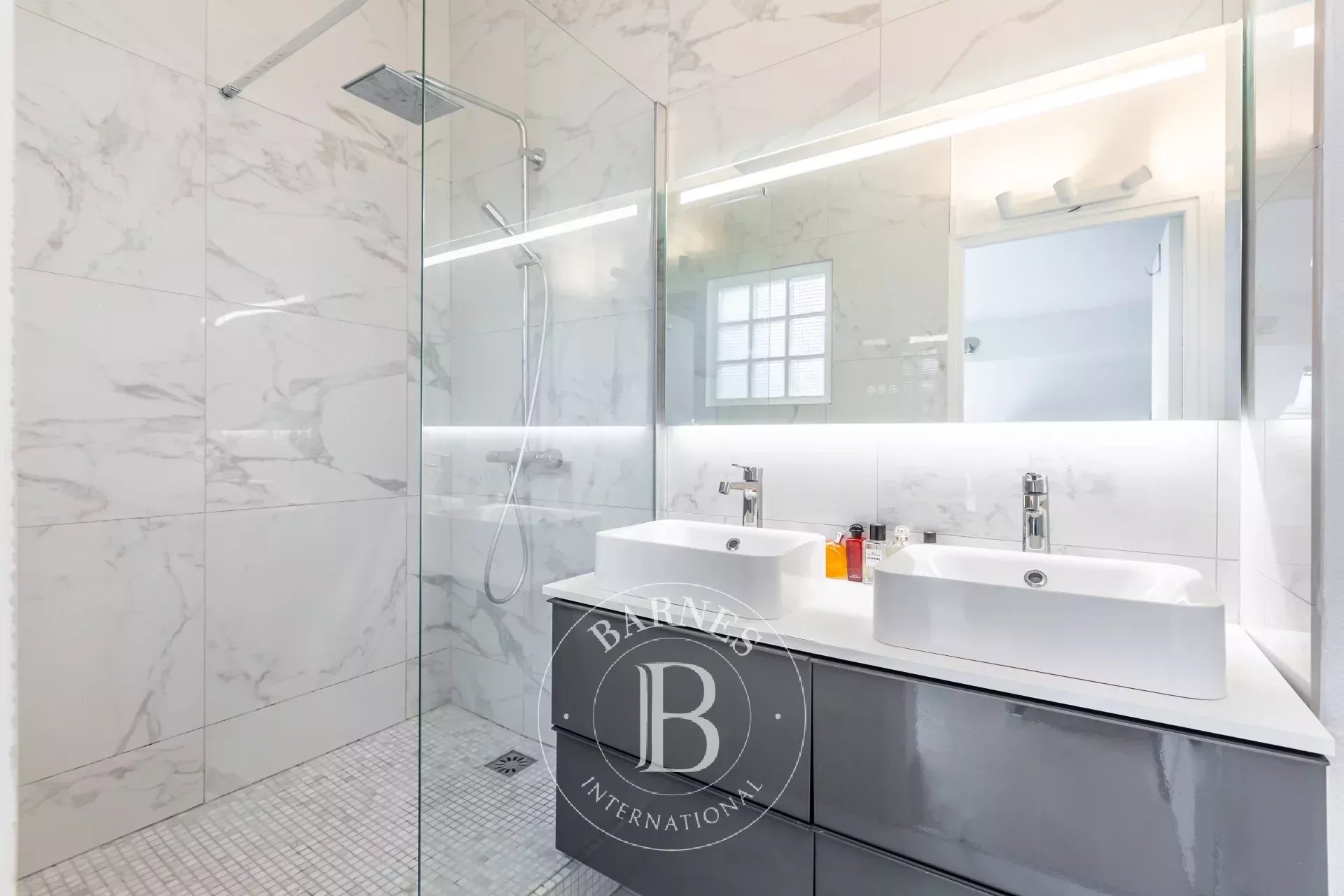 Daire Paris 8ème - picture 8