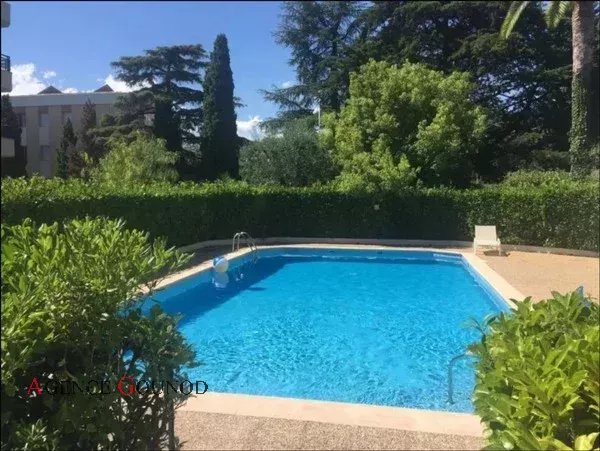 Nice Cimiez - Très bel appartement entièrement rénové dans résidence avec piscine