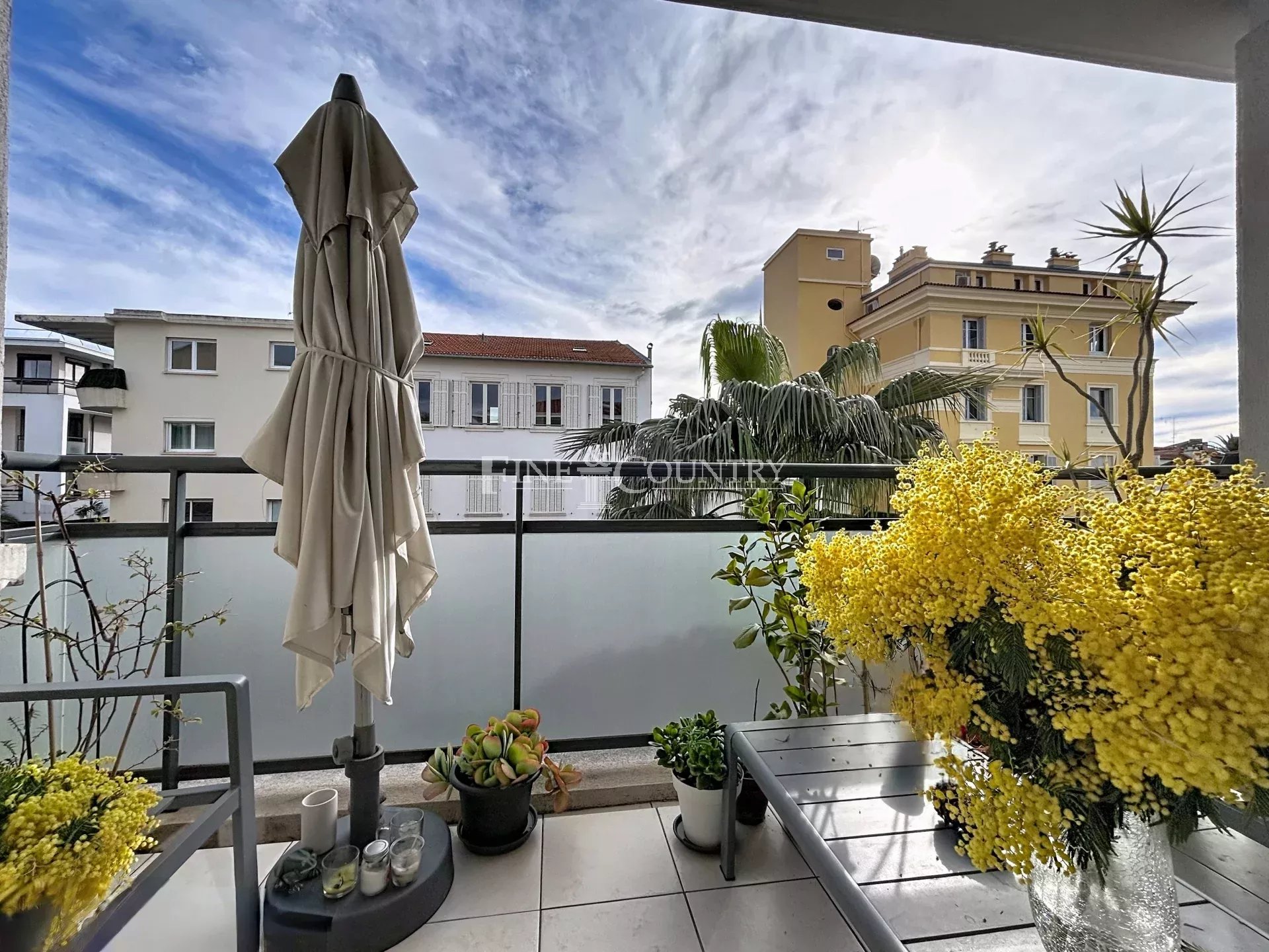 For sale in Cannes Center, one bedroom appartment  with terrasse ande garage Accommodation in Cannes