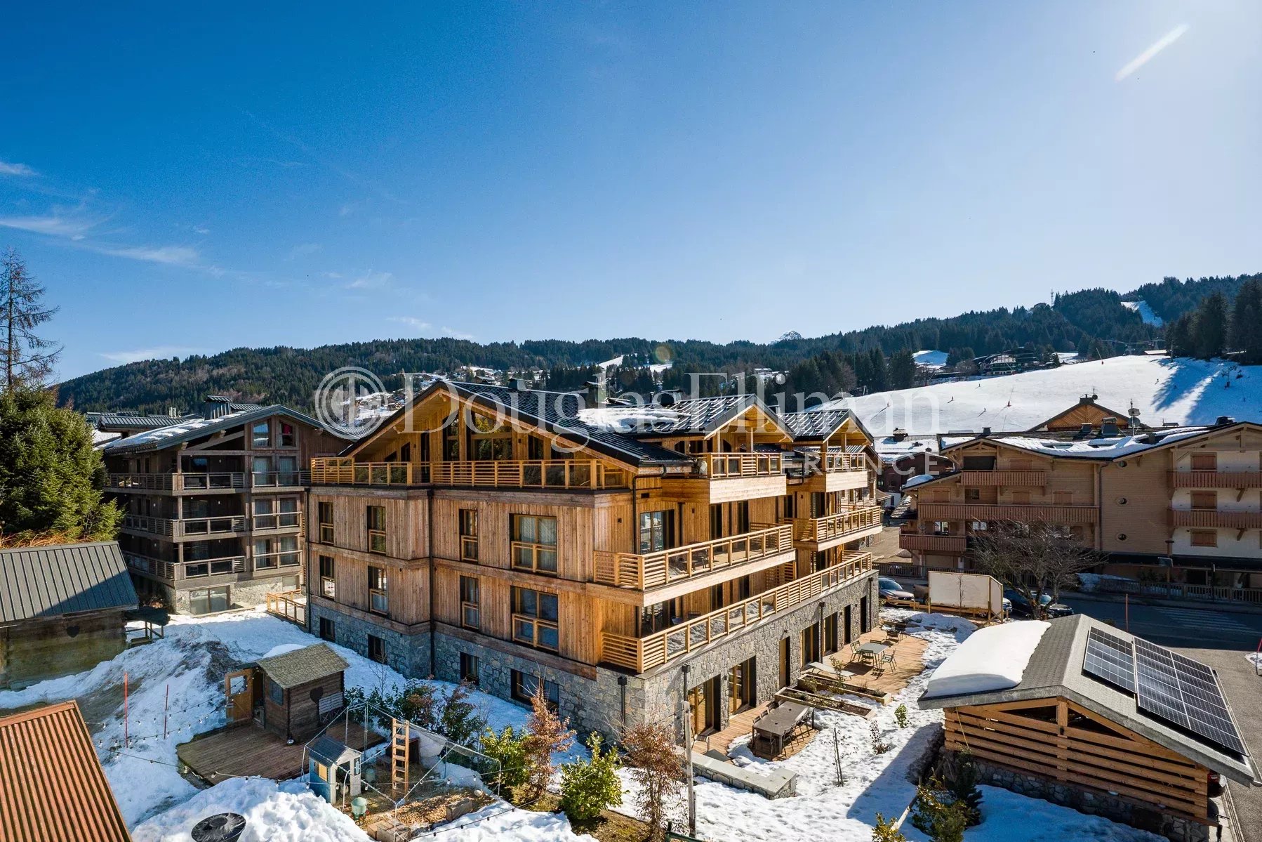 LES GETS – 3 bed apartment with a South-West facing terrace in Les Gets - Picture n°2