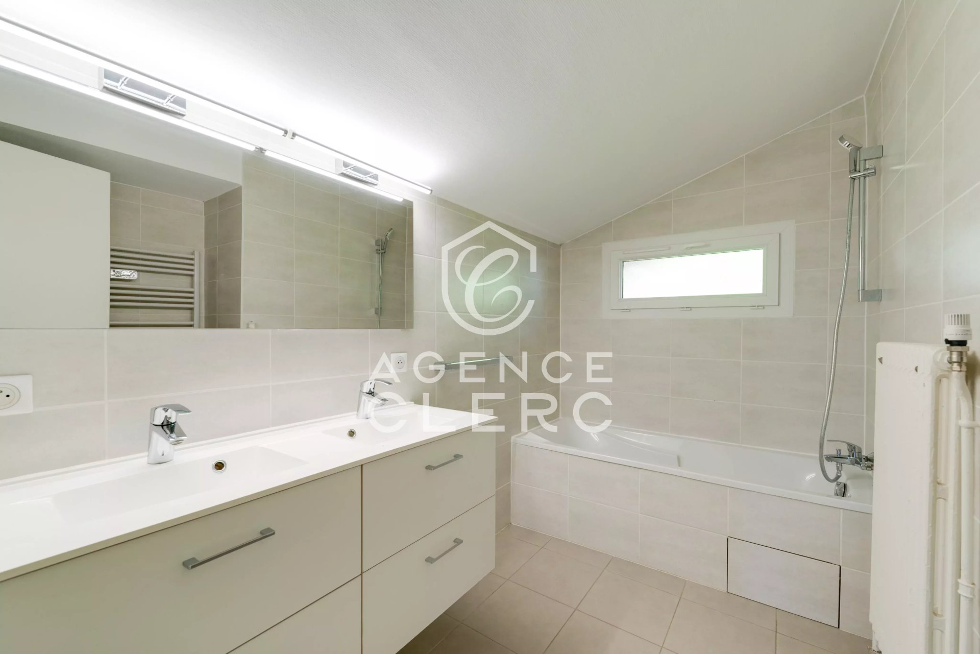 4 Bedroom Villa/Townhouse's Image 9